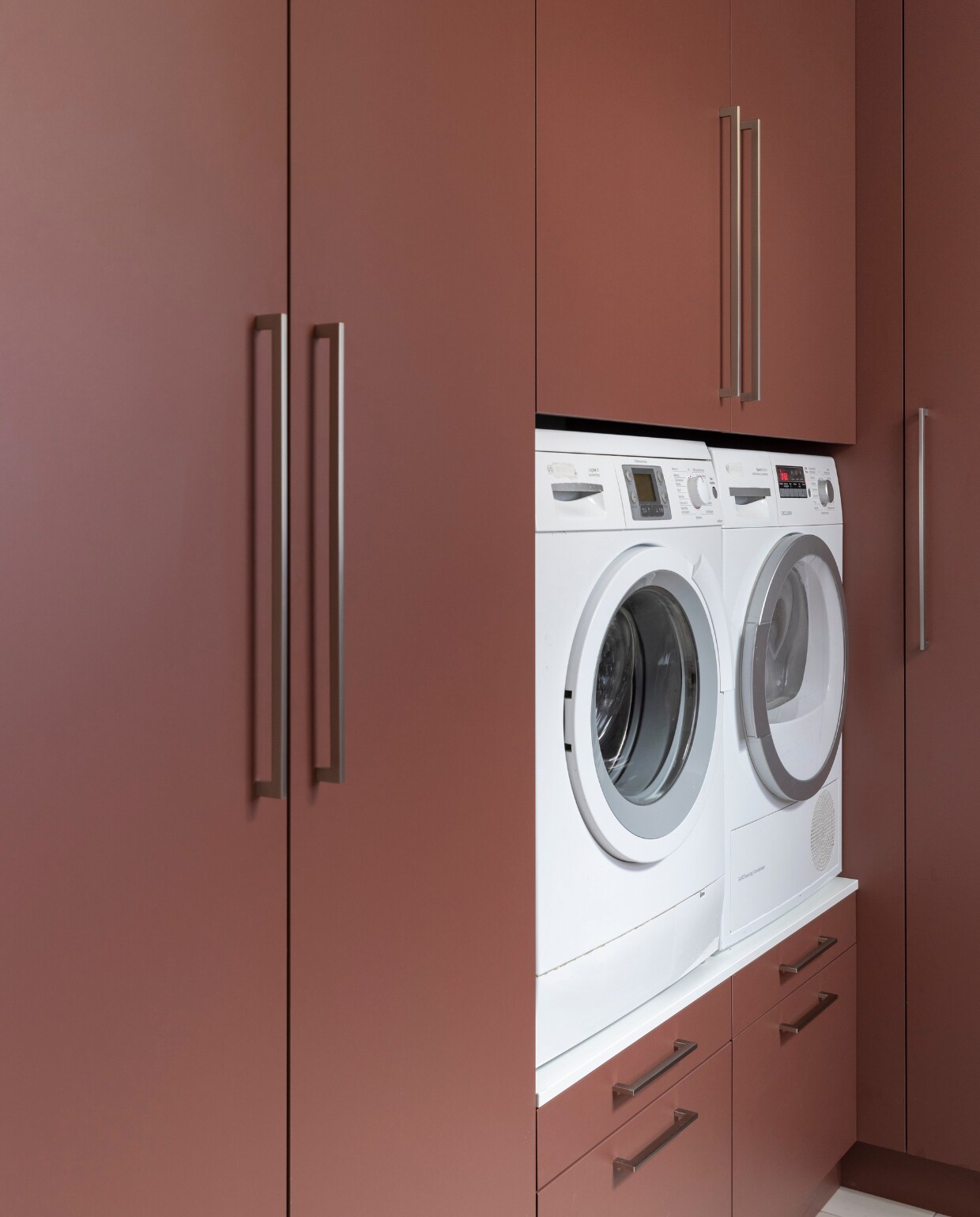 Kast op maat gemaakt door Alure kasten Woninginrichting-Aanhuis.nl. Overig privébezit vtwonen Weer verliefd op je huis seizoen 13 aflevering 1 | styling Fietje Bruijn, fotografie Margriet Hoekstra