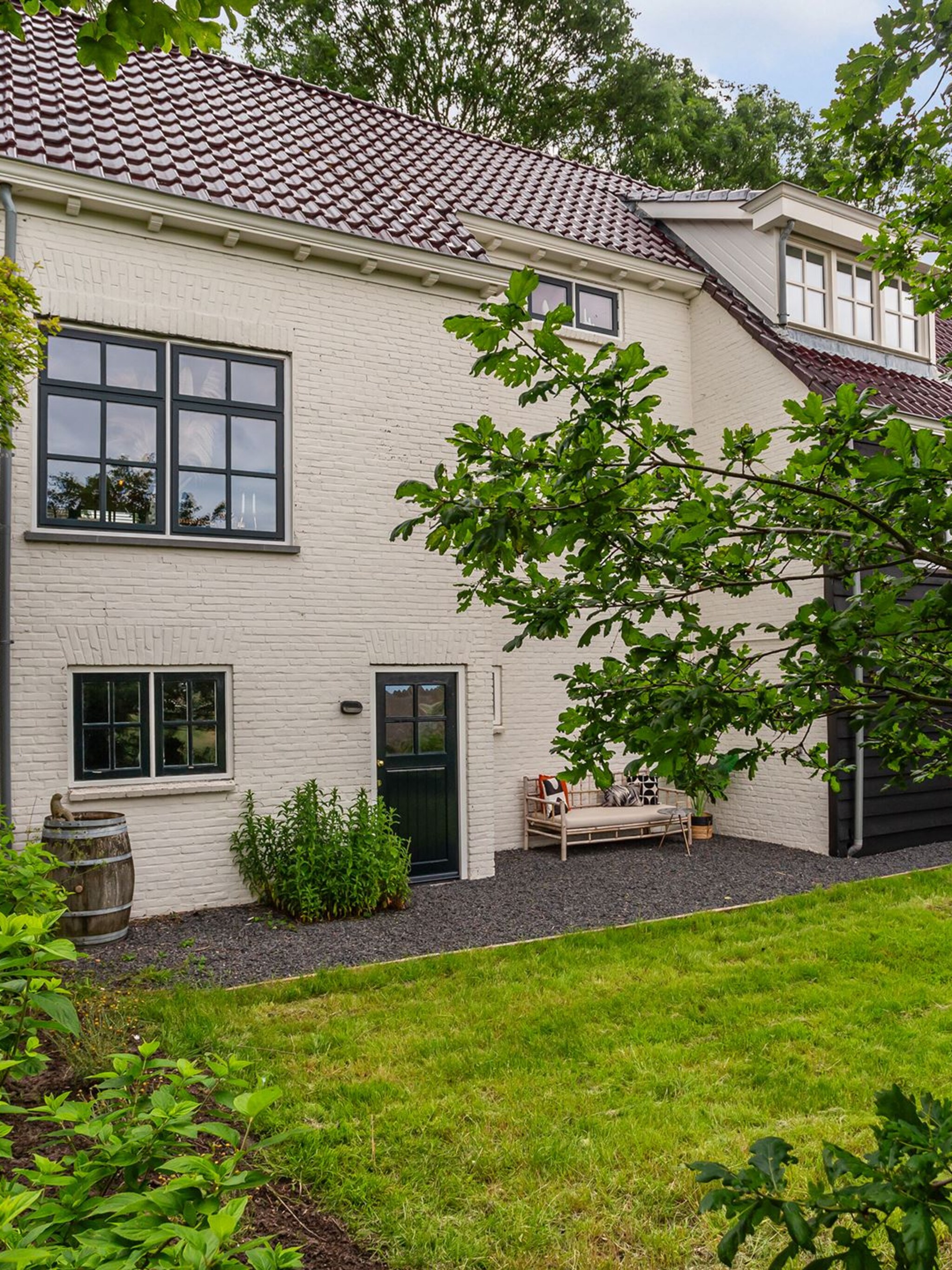 gespot landelijke dijkwoning vol kleur en prints