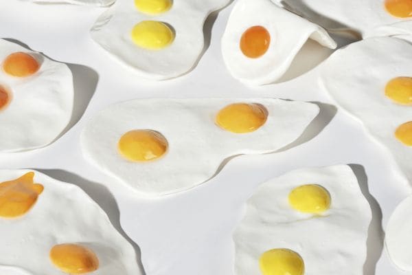 Wandobject Sunny Side Up, voor Post Modern, € 55. Interview: het atelier van Diego Faivre