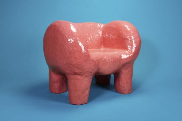 Hippo Chair uit gelakt schuim, gemaakt in 865 minuten. Interview: het atelier van Diego Faivre