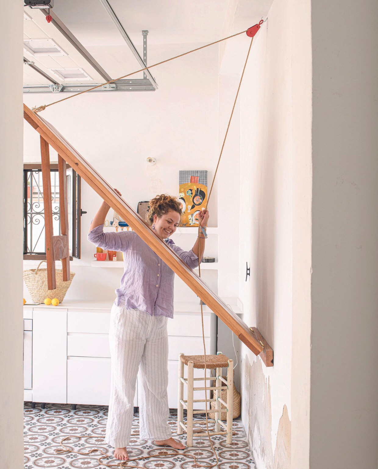 Tegels Porcelanosa, keuken Ikea, aanrechtbladen granietatelier Gata de Gorgos. vtwonen binnenkijkspecial 07-2024 | productie Insidehomepage | styling Esther Loonstijn | fotografie Louis Lemaire