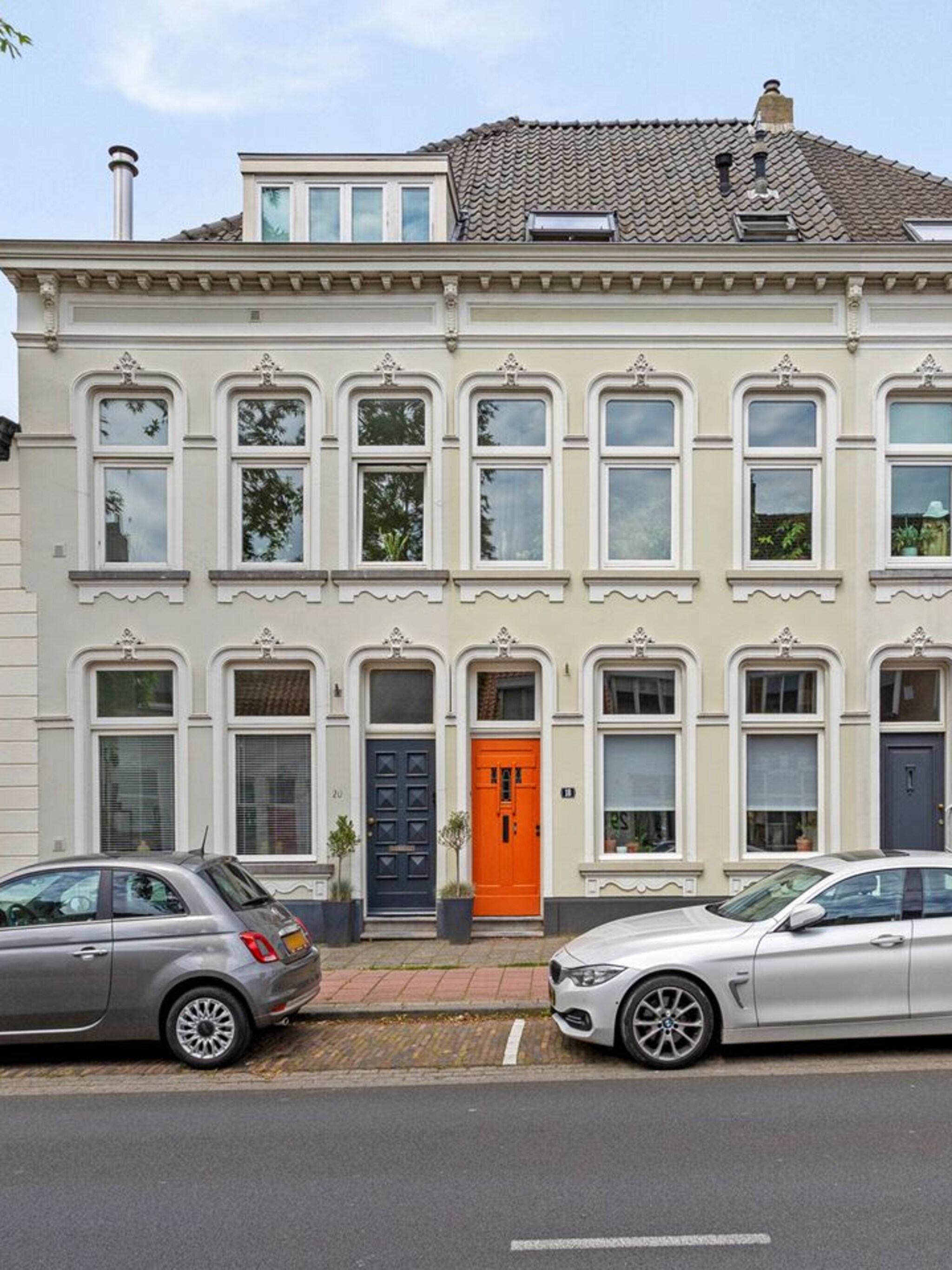 funda parel tussenwoning trappen bergen op zoom