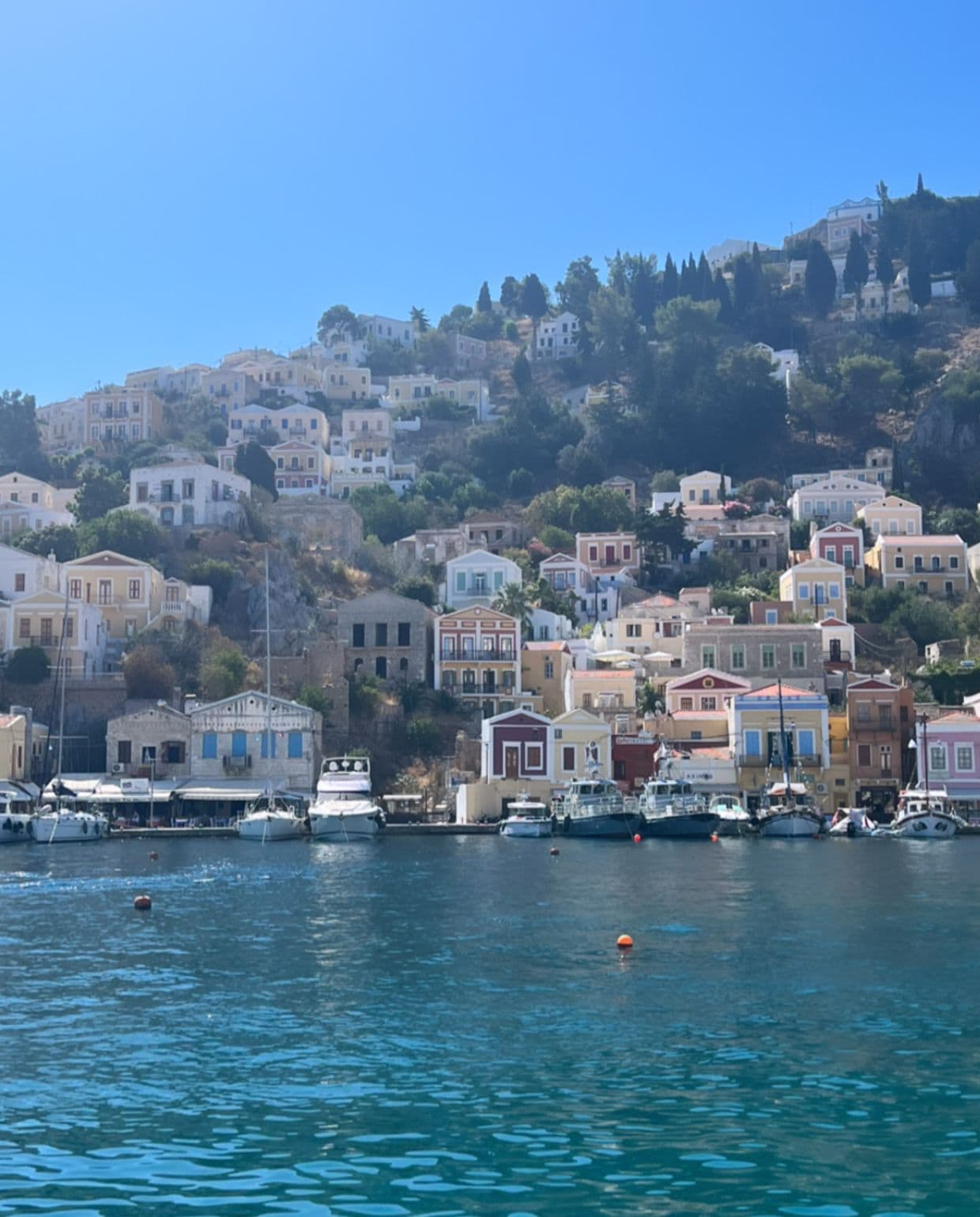 De haven van het eiland Symi Adeline Mans