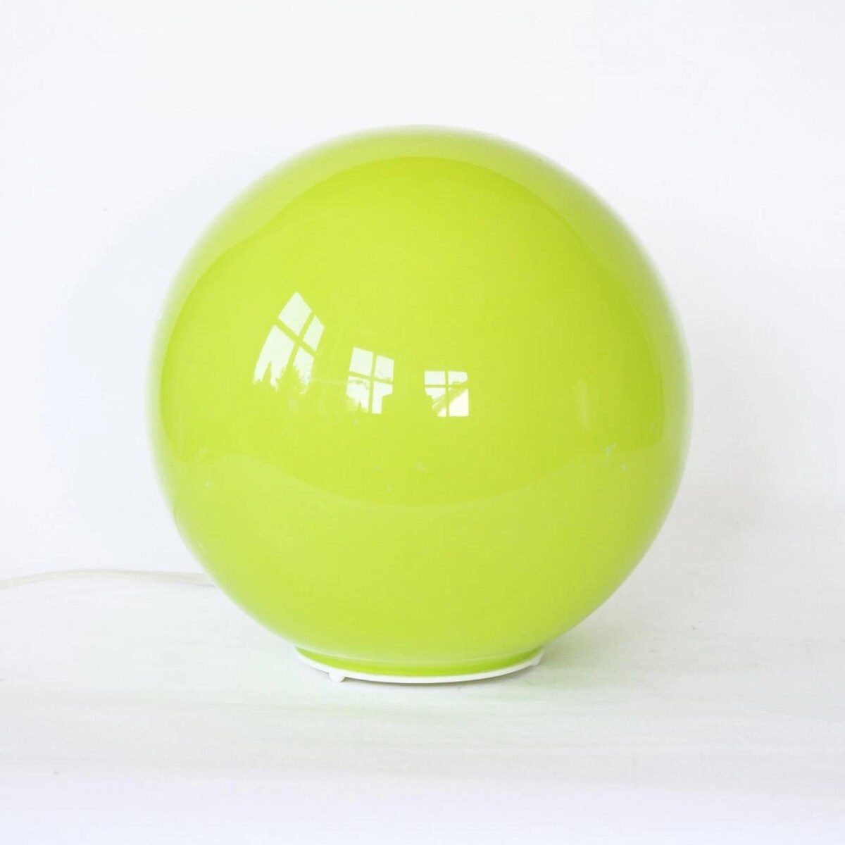 Tafellamp Neon groene bol lamp € 55,- (whoppah.com). Whoppah