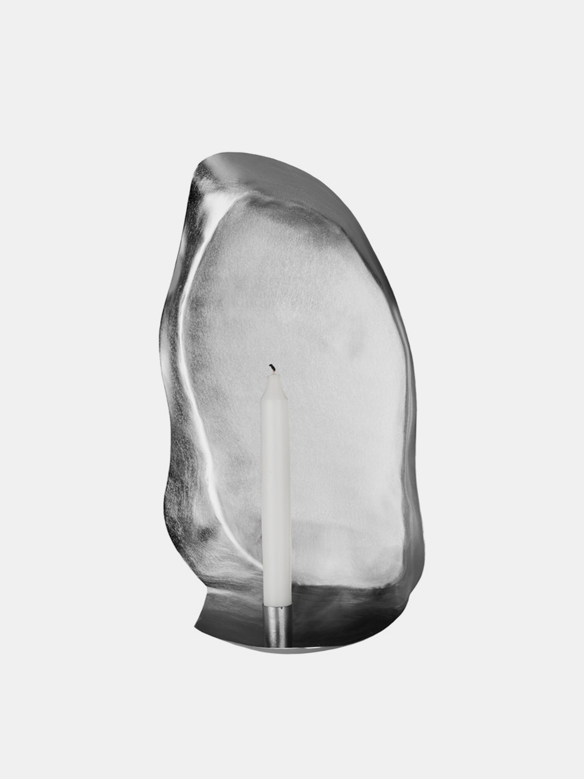Mie Wall Candle Holder, H 30 cm x B 20 cm x D 8 cm, Artilleriet, € 59,77 vtwonen 12-204 | productie Liza Wassenaar | portret Nine IJff