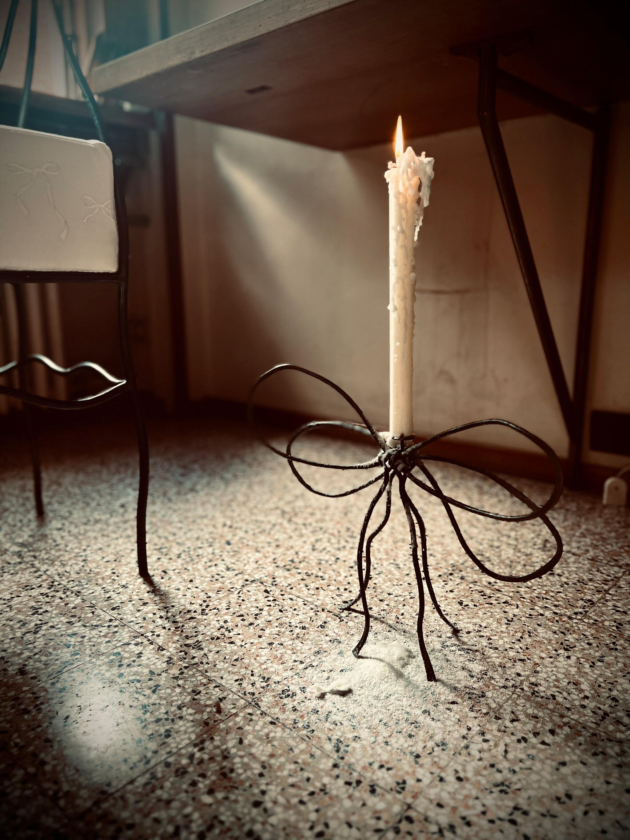 Bow Candle Holders, Worn Studio vtwonen 12-204 | productie Liza Wassenaar | portret Nine IJff