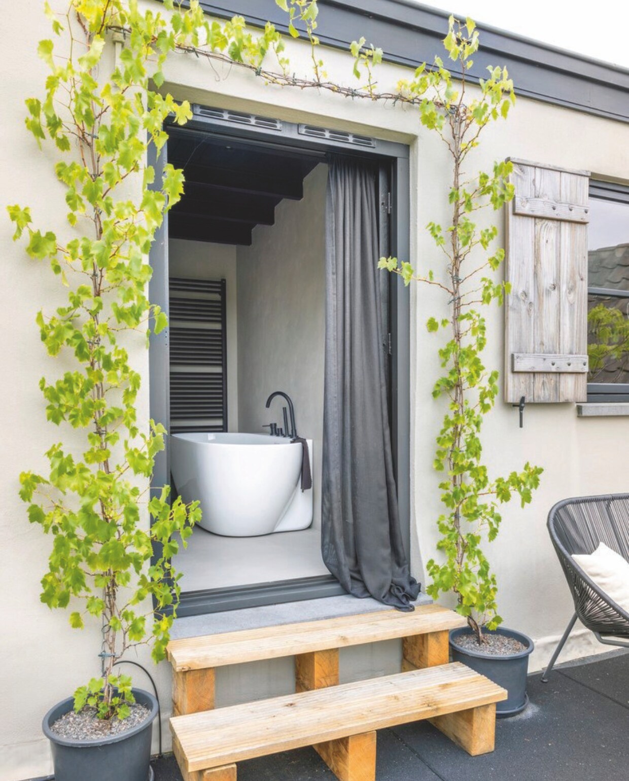 Het huis heeft een heerlijk dakterras. vtwonen landelijk 06-2024 | fotografie Anneke Gambon
