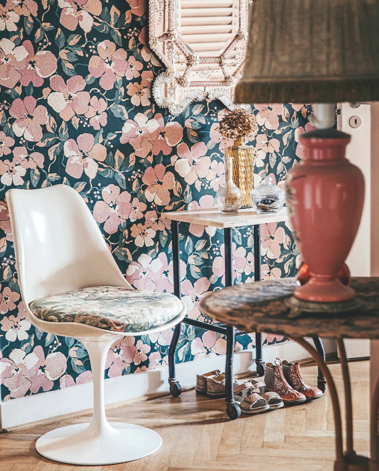 Allemaal vintage vondsten. vtwonen 11-2024 | styling Lina Vertus | fotografie Isabell Wedin