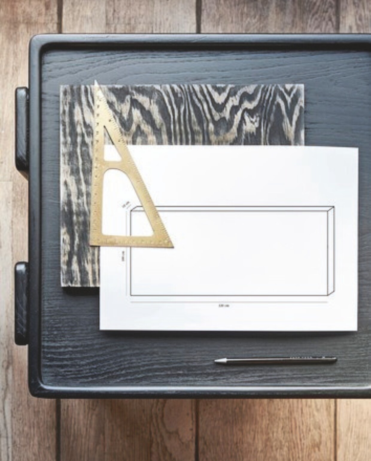 Tekening voor een hoofdbord van 200x10x100 cm (bxdxh). vtwonen special DIY 09 | styling en uitvoering Sanne Ketelaar | fotografie Sjoerd Eickmans