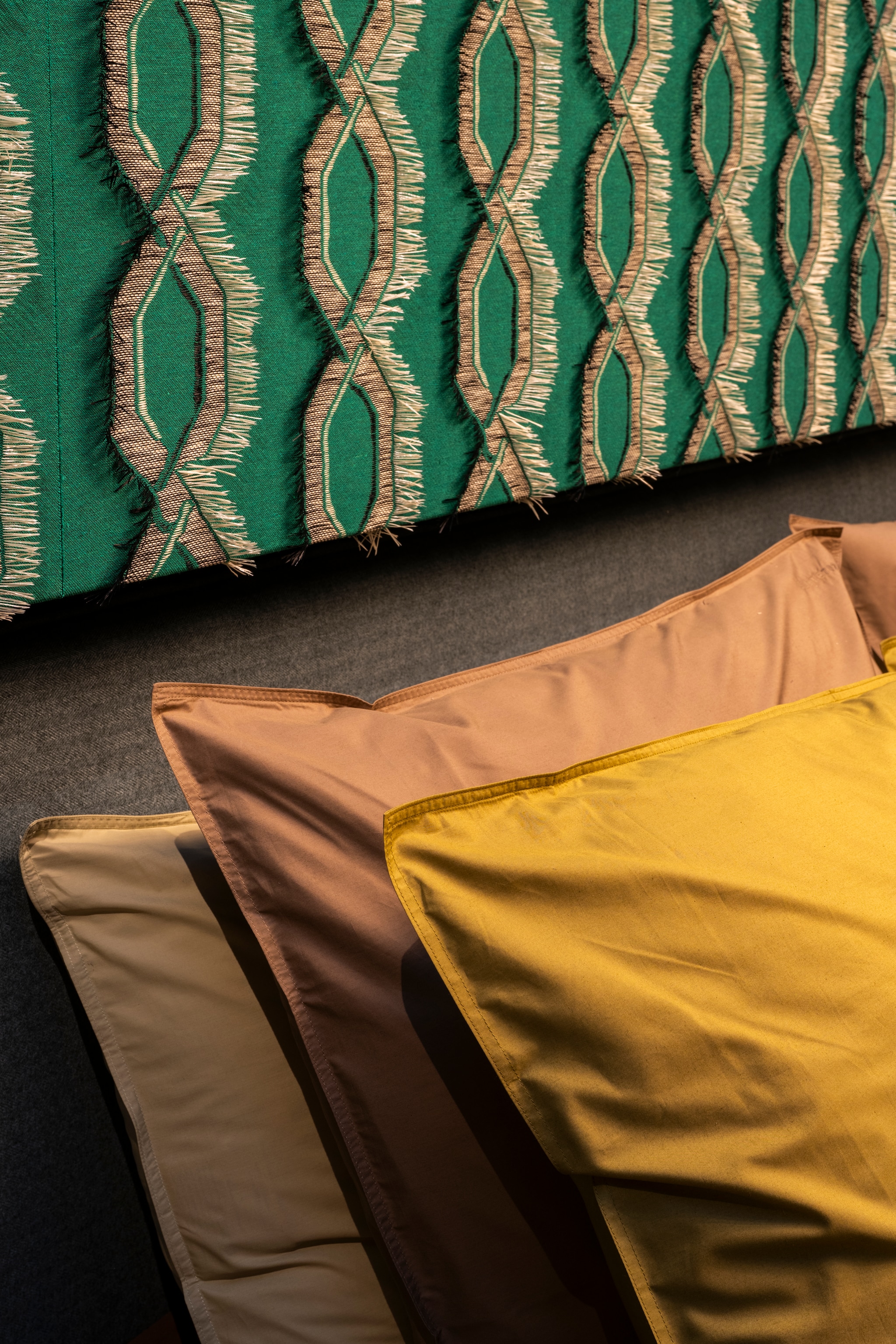Ga voor alle productinformatie naar vtwonen.nl/vtwonenbeurs/productinformatie-kelly-mid-century-design~6206a19 vt wonen&amp;design beurs 2024 | styling Kelly van Gendt | fotografie Stan Koolen