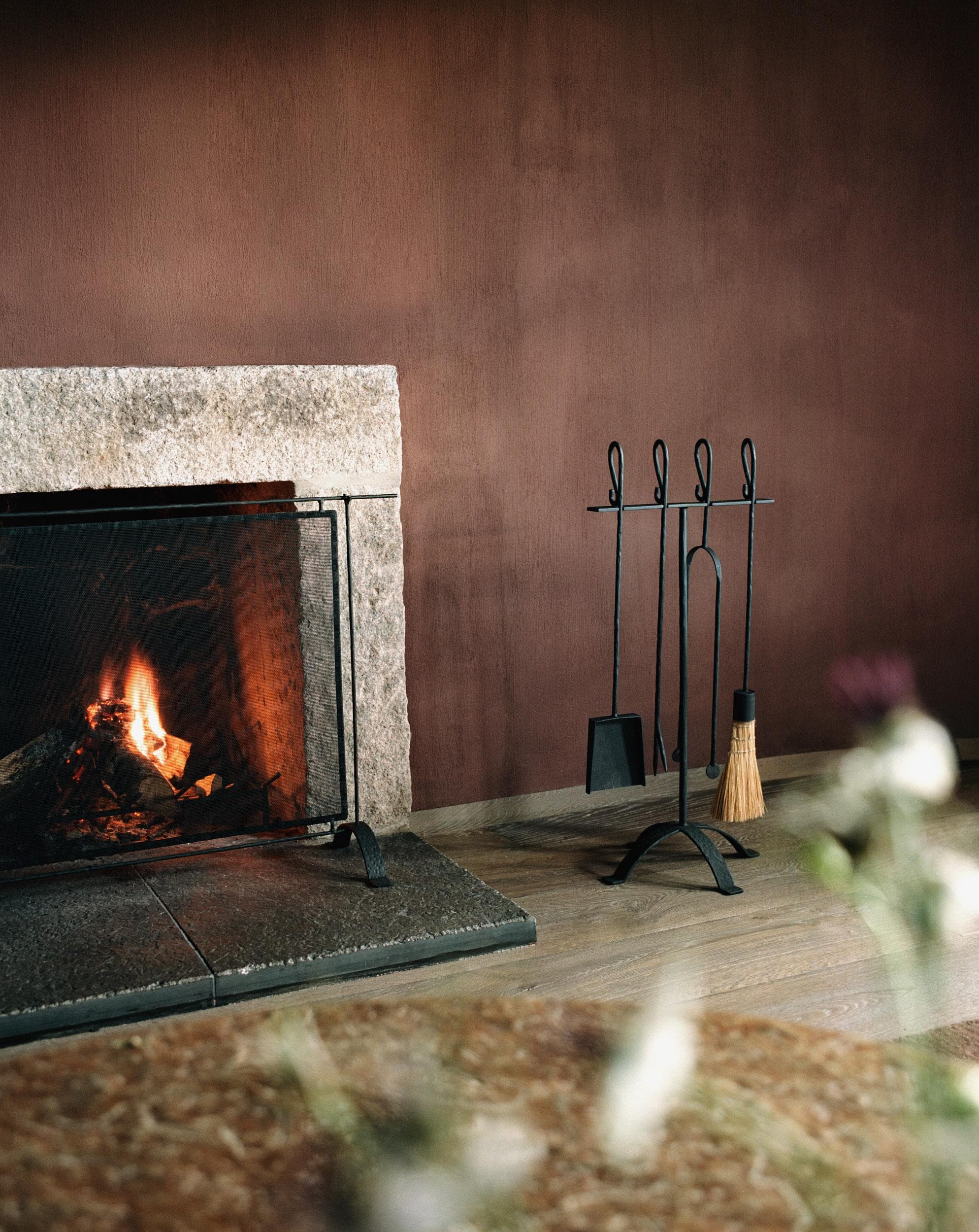 IJzeren haardgereedschap, per tool vanaf € 49,99 (zarahome.nl). Zara Home
