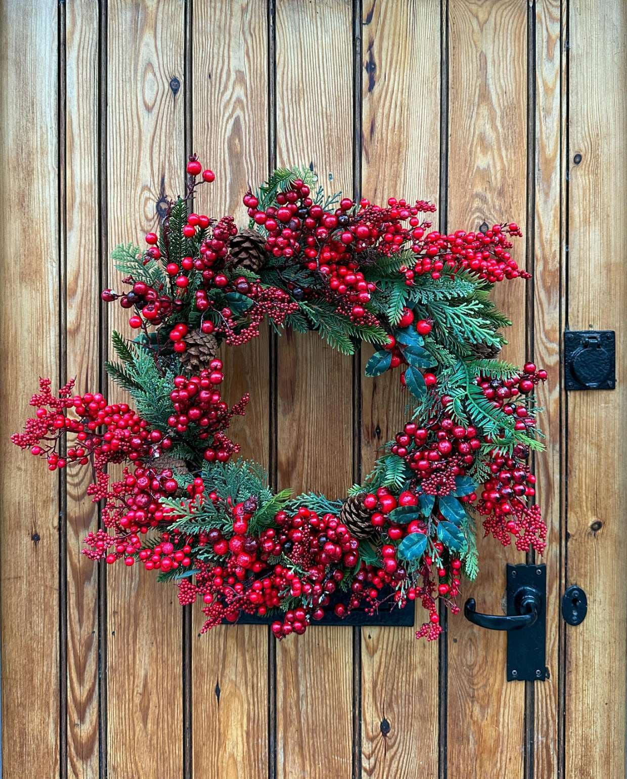 Hoe hang je een kerstkrans op? Pexels