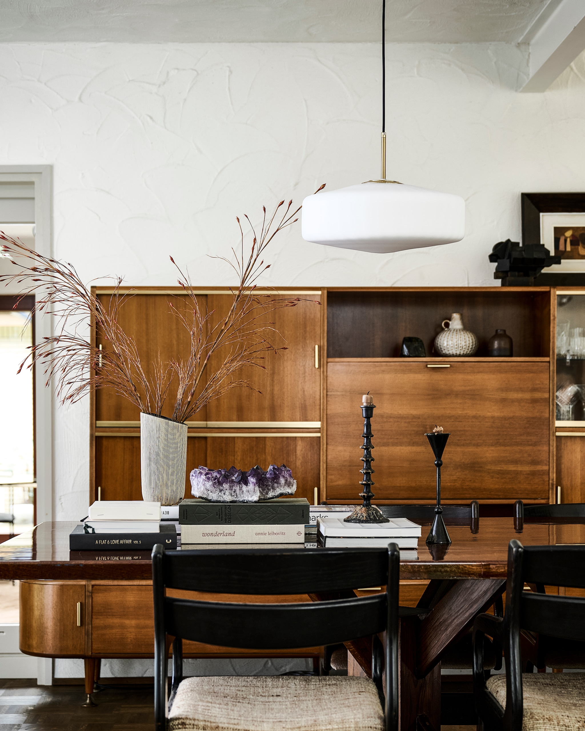 Hanglamp Pleat van vtwonen, 30 cm (Ø) € 159 (vtwonen.nl/shop) vtwonen collectie lampen | styling Kim van Rossenberg | fotografie Sjoerd Eickmans
