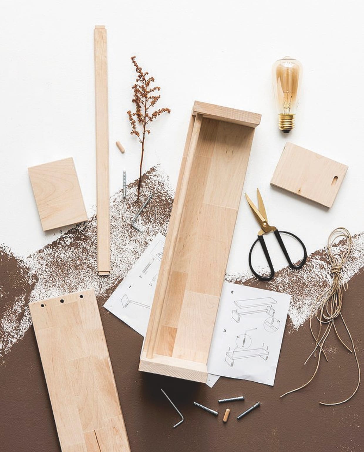 espenhouten kruidenrek Bekväm, 40x10x9 cm (bxdxh) € 3,99 (ikea.nl). vtwonen 13-2024 | fotografie Louis Lemaire | productie en styling Janneke Peters | assistentie Jef van Tricht