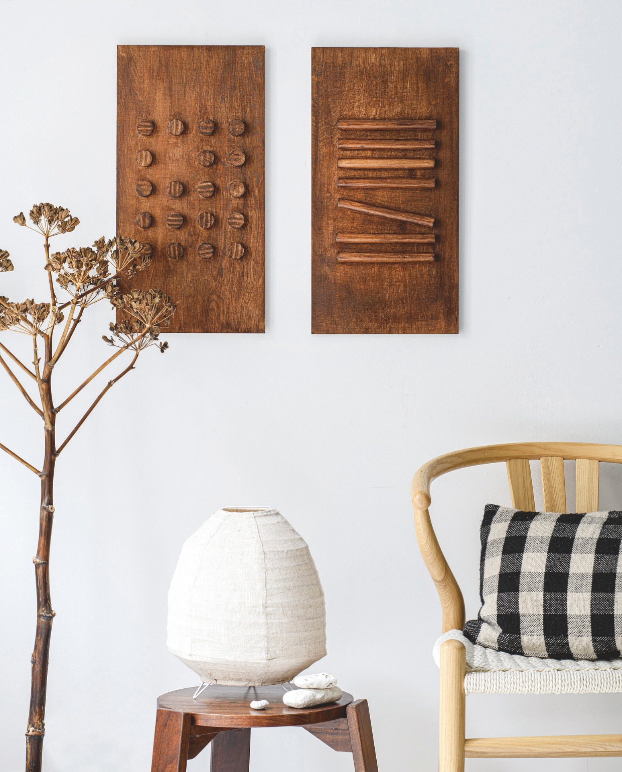Bijzettafel (hm.com). Lamp (karwei.nl). Stoel (sissy-boy.com). Kussen (maisonaimelie.nl). vtwonen special DIY 09 | styling en uitvoering Anja Bas Backer, Laura Gommans | fotografie Louis Lemaire