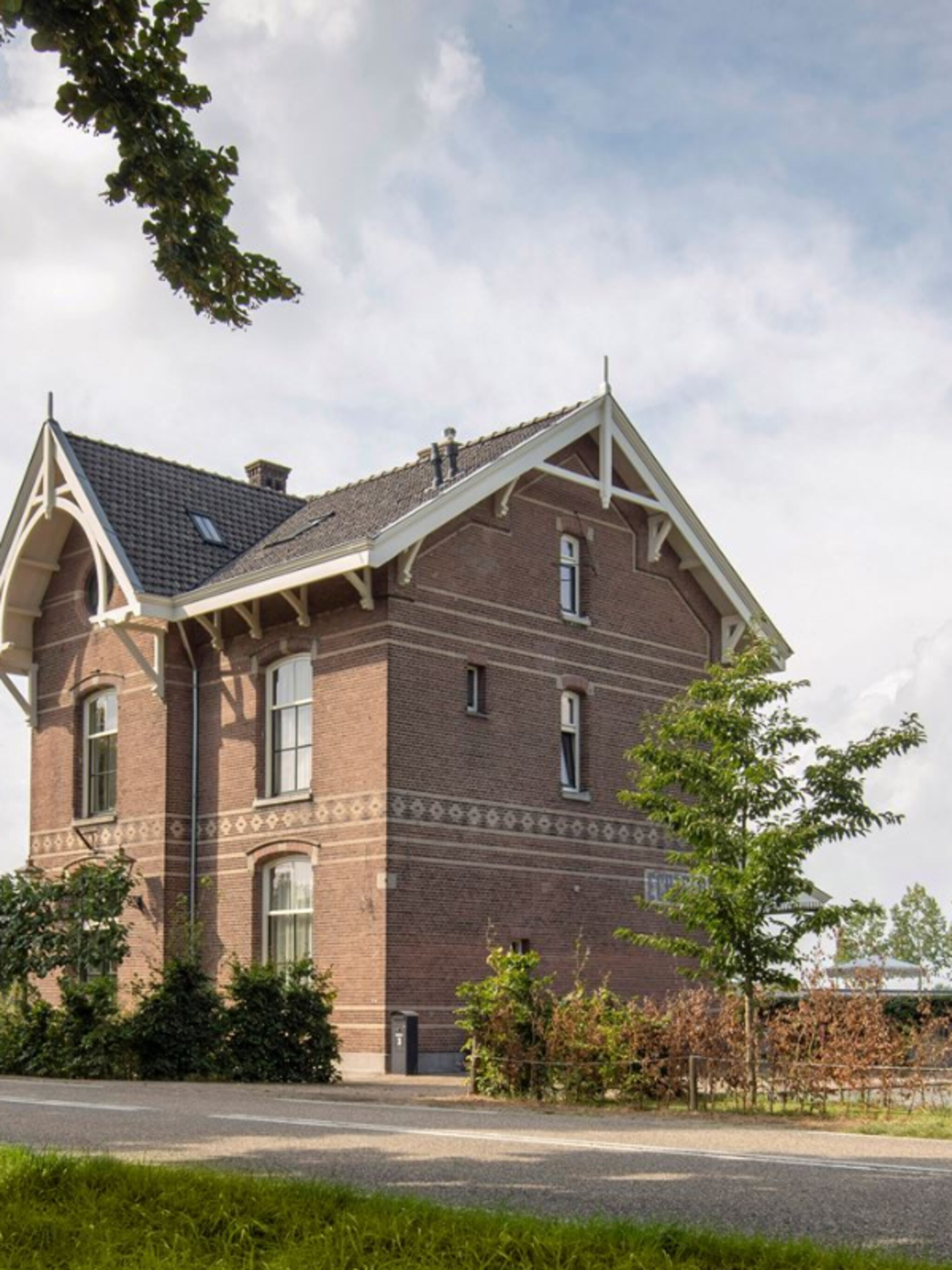 19e eeuws treinstation villa te koop