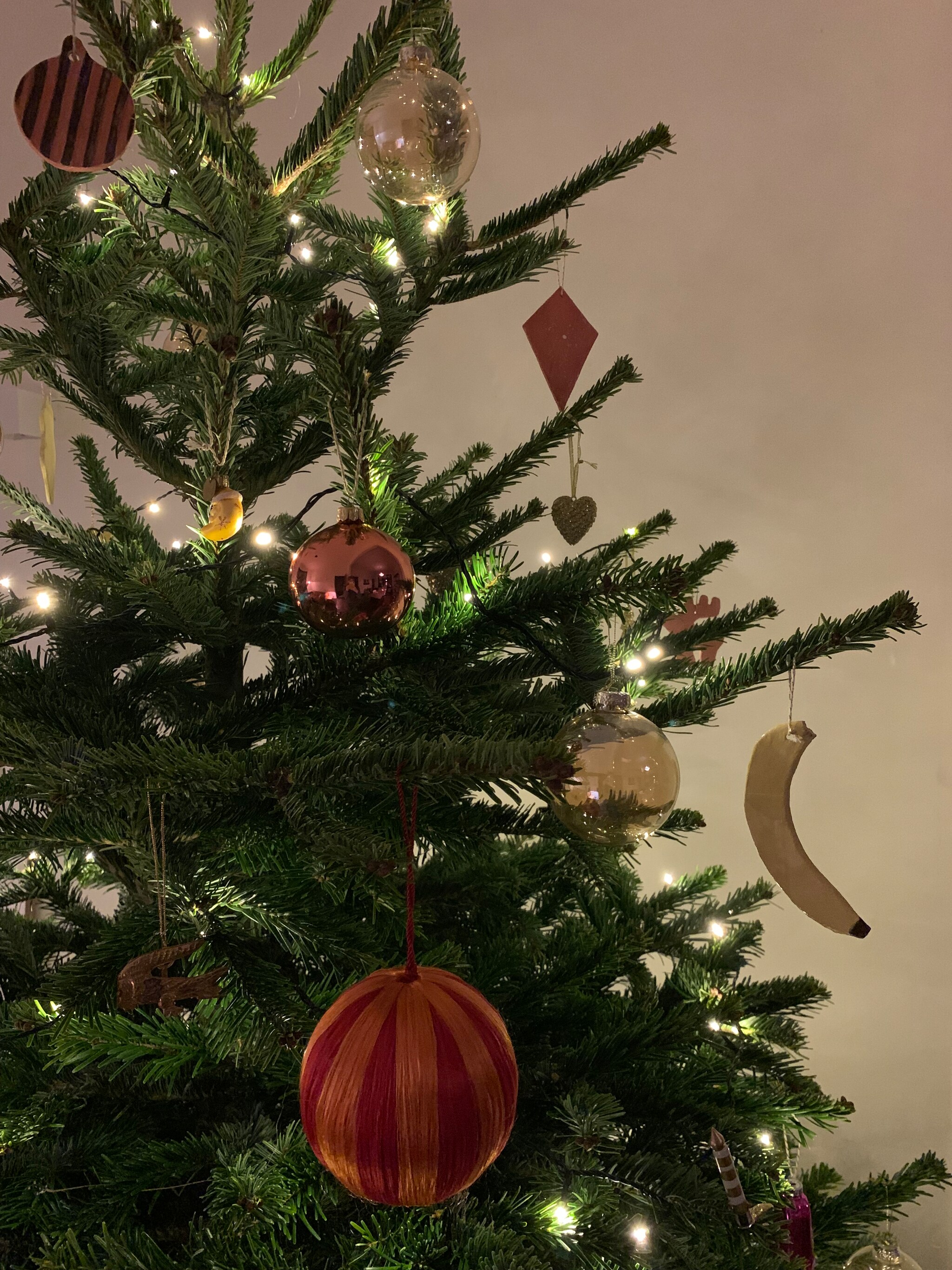 Zo viert de vtwonen-redactie kerst: de kerstboom van Jackie Jackie Oomen
