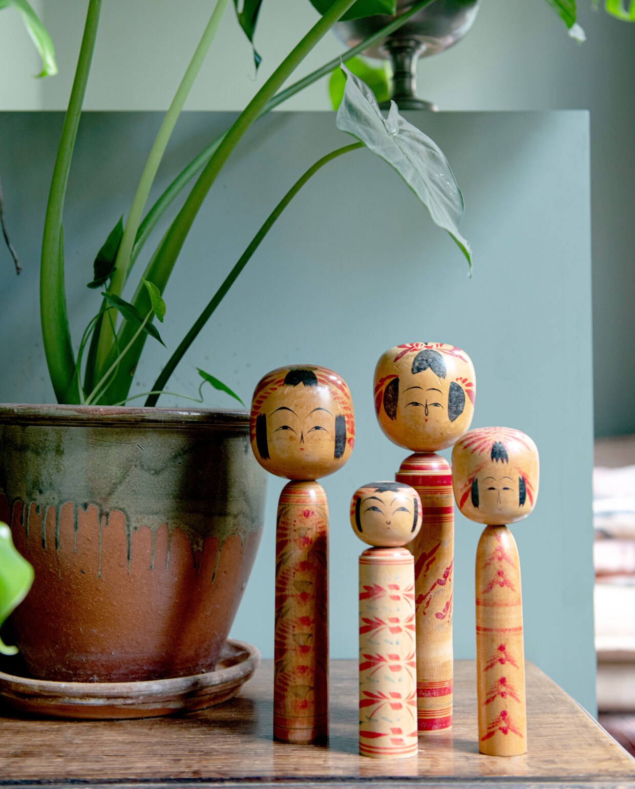 Plantenpot en schaal kringloop. Japanse poppen (Kokeshi) verzameld op markten en tijdens reizen. vtwonen 01-2025 | productie de binnenkijkers | fotografie caroline coehorstvtwonen 01-2025 | productie de binnenkijkers | fotografie caroline coehorstvtwonen 01-2025 | productie de binnenkijkers | fotografie caroline coehorstvtwonen 01-2025 | productie de binnenkijkers | fotografie caroline coehorstvtwonen 01-2025 | productie de binnenkijkers | fotografie caroline coehorstvtwonen 01-2025 | productie de binnenkijkers | fotografie caroline coehorstvtwonen 01-2025 | productie de binnenkijkers | fotografie caroline coehorstvtwonen 01-2025 | productie de binnenkijkers | fotografie caroline coehorstvtwonen 01-2025 | productie de binnenkijkers | fotografie caroline coehorst