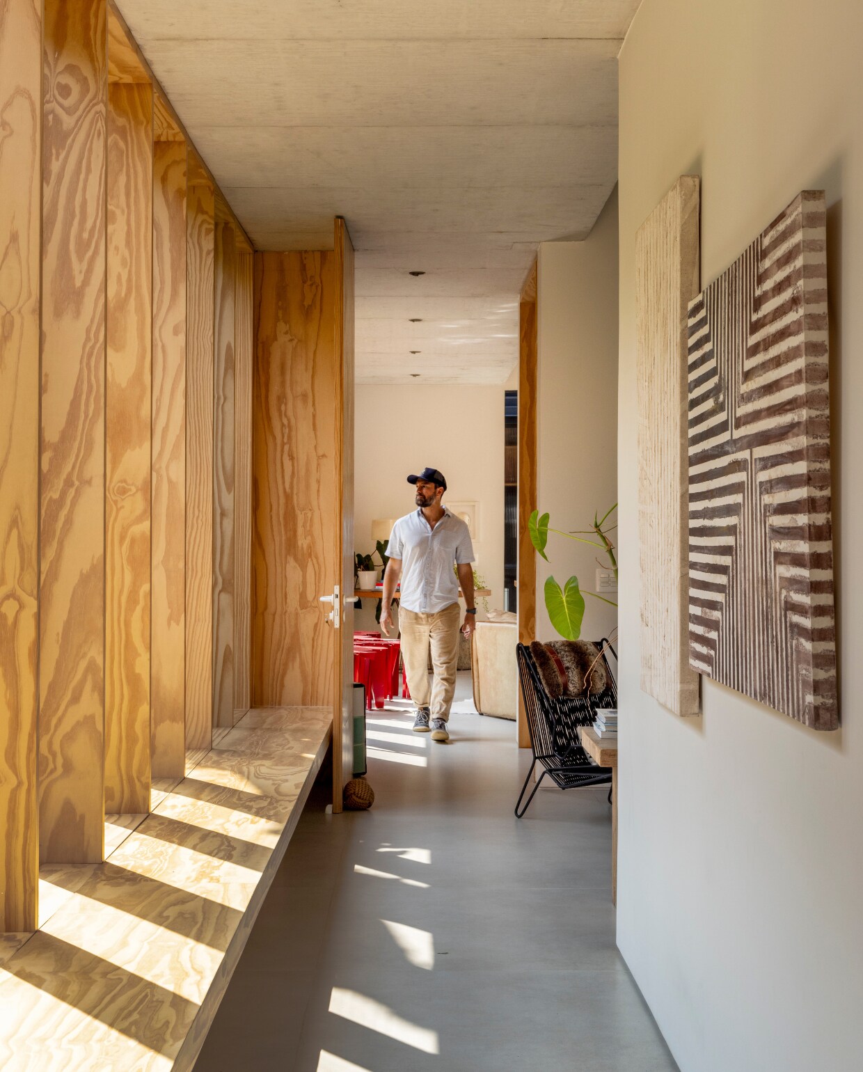 Canvas beschilderd door Breno. vtwonen 01-2025 | styling Simone Raitzik | fotografie Andre Nazareth