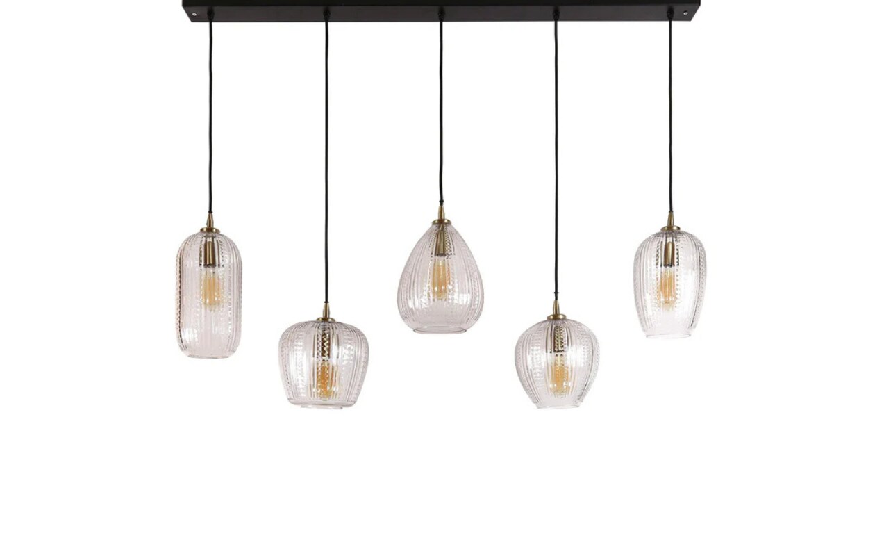 Glazen hanglamp Diamond van Duverger, 120x20x150 cm (bxdxh) € 299 (vtwonen.nl/shop). vtwonen