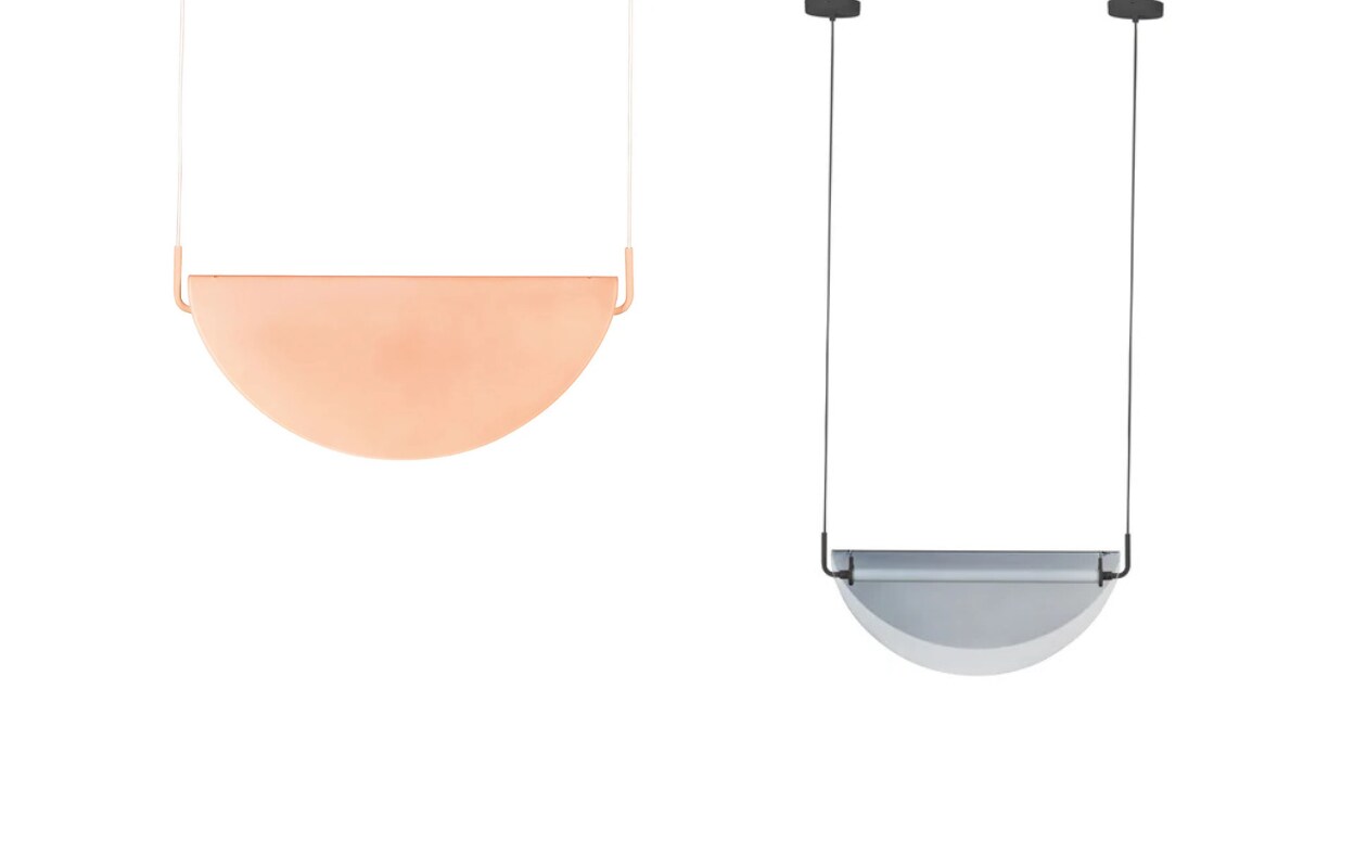 Glazen hanglamp Rani van Zuiver, in roze en zwart,  68,5x22x28 cm (bxdxh) € 599 (vtwonen.nl/shop) vtwonen