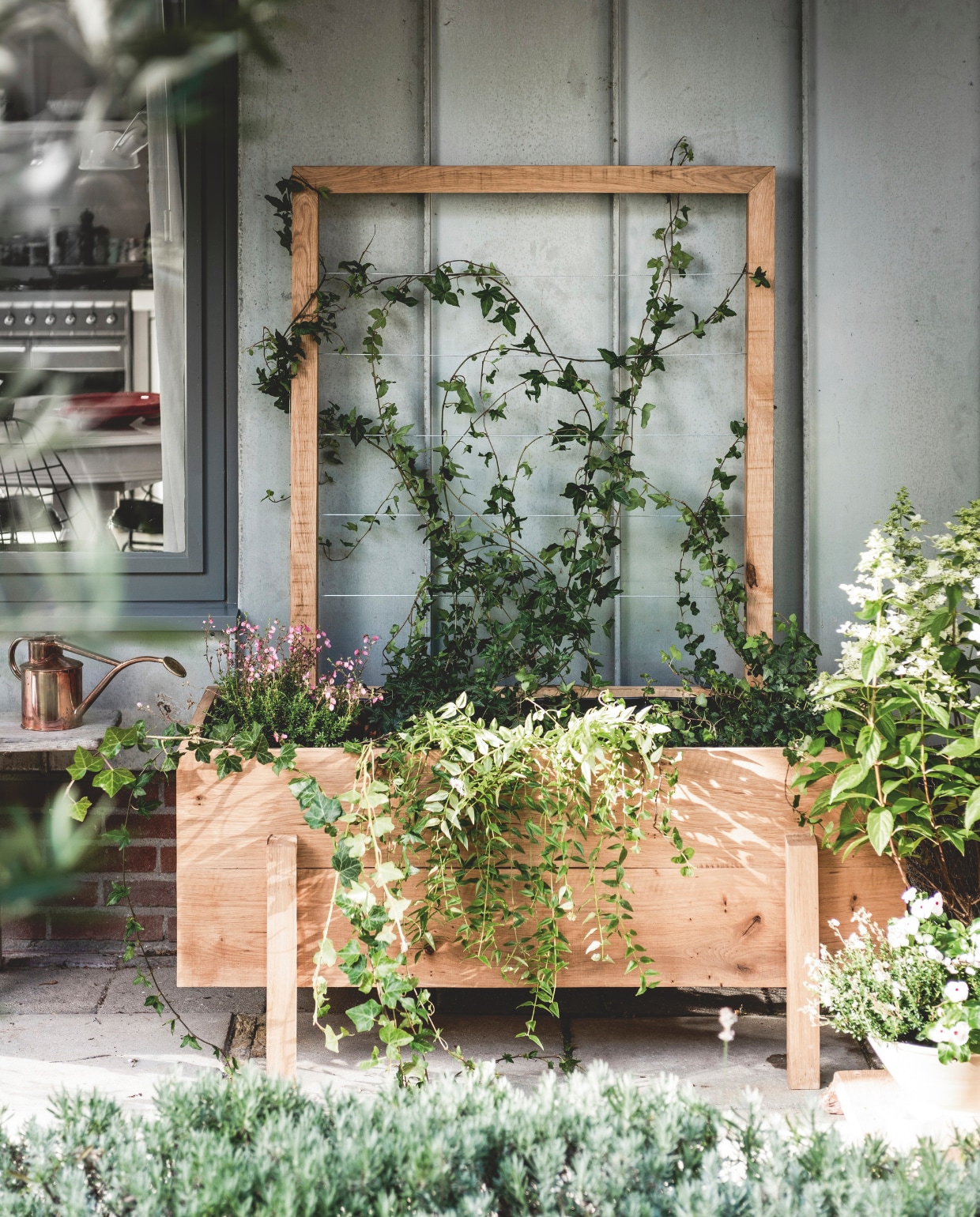 DIY houten plantenbak vtwonen tuin 11 | styling &amp; DIY Janneke Peters, Jef van tricht | fotografie Sjoerd Eickmans