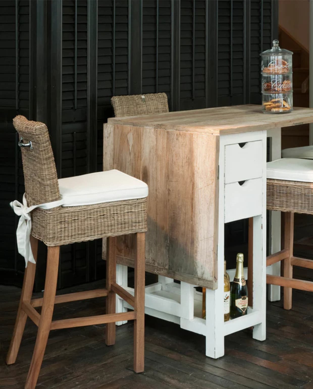 Shop op shop.vtwonen.nl: barstoel Rivièra Maison, rattan, hout en katoen, 50x51x115 cm (bxdxh) € 399. Rivièra Maison