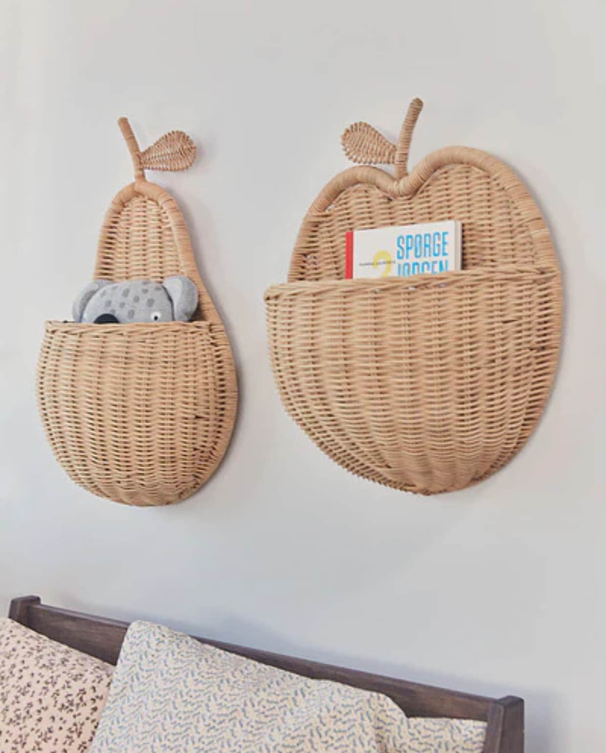 Shop via shop.vtwonen.nl: rotan wandmand Apple of Pear van Oyoy € 88,-. Oyoy