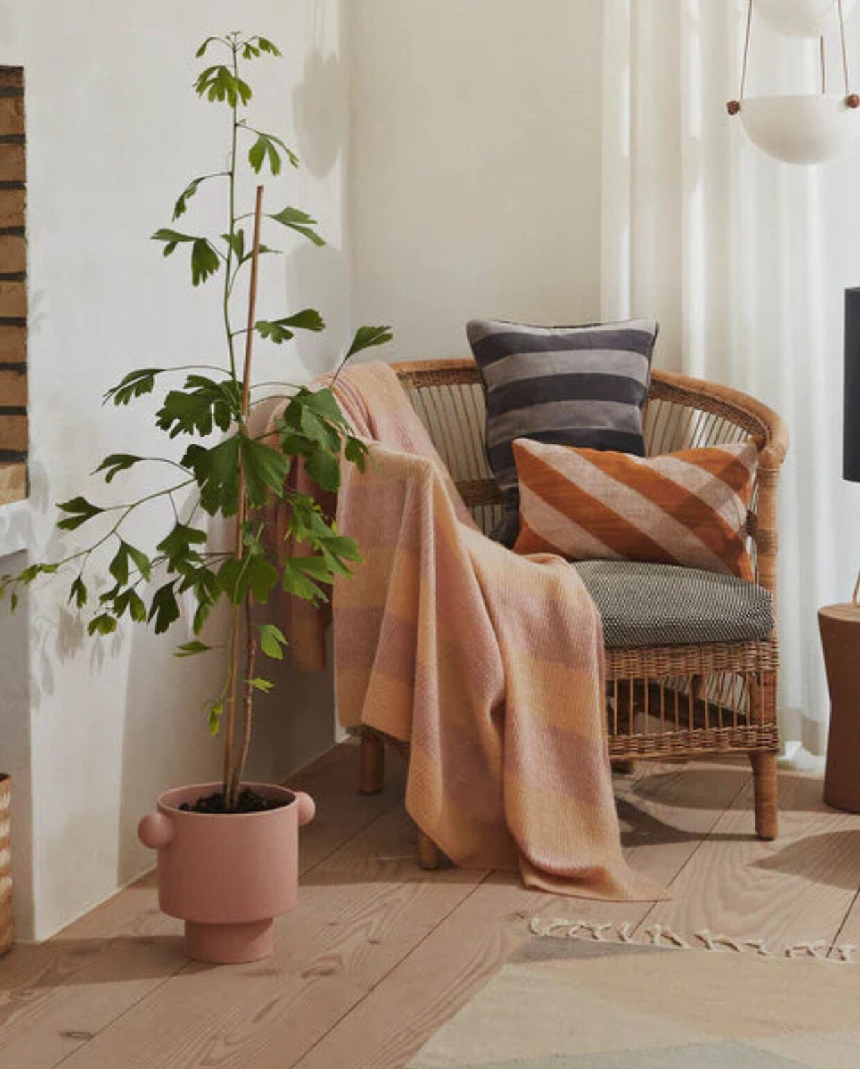 Shop op shop.vtwonen.nl: keramieken pot Inka Kana van Oyoy € 118. Oyoy