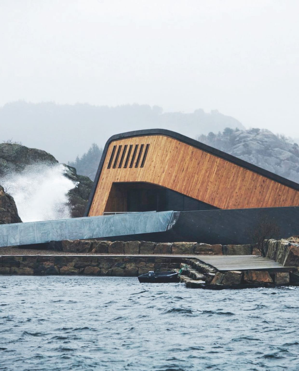 Onderwaterrestaurant Under in Lindesnes, Noorwegen. Het gebouw. vtwonen 05-2025 wow-inspiratie | tekst Jackie Oomen | fotografie Ivar Kvaal