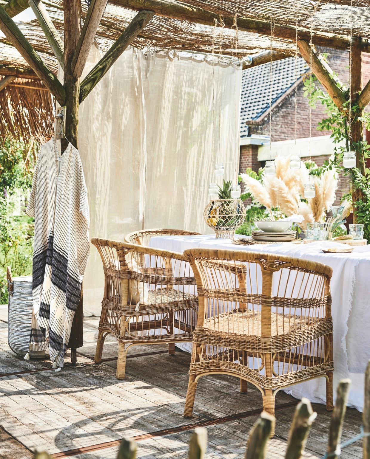Alle items in beeld zijn privébezit. vtwonen zomerboek 2025 | styling Marit Saladini | fotografie Bart Brussee