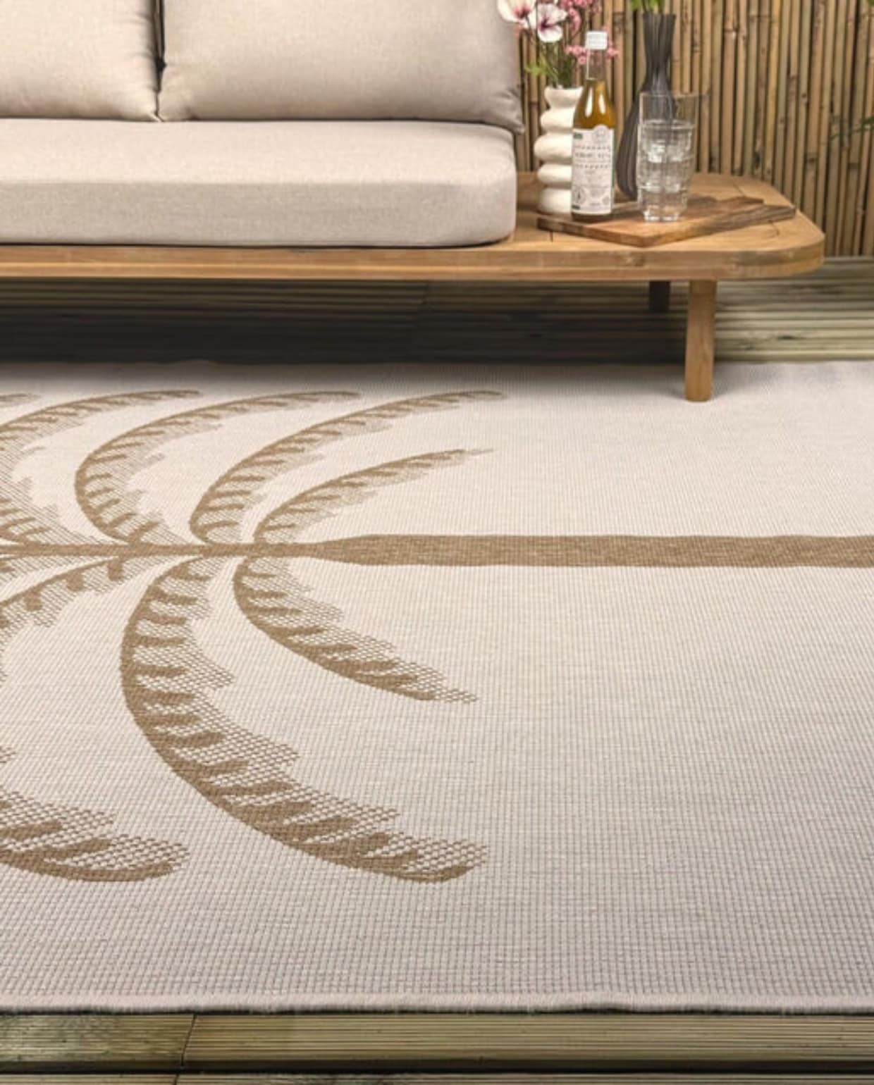 Shop op shop.vtwonen.nl: Interior05 buitenkleed Breeze, polypropyleen, 240x240 cm € 370,-. Interior05