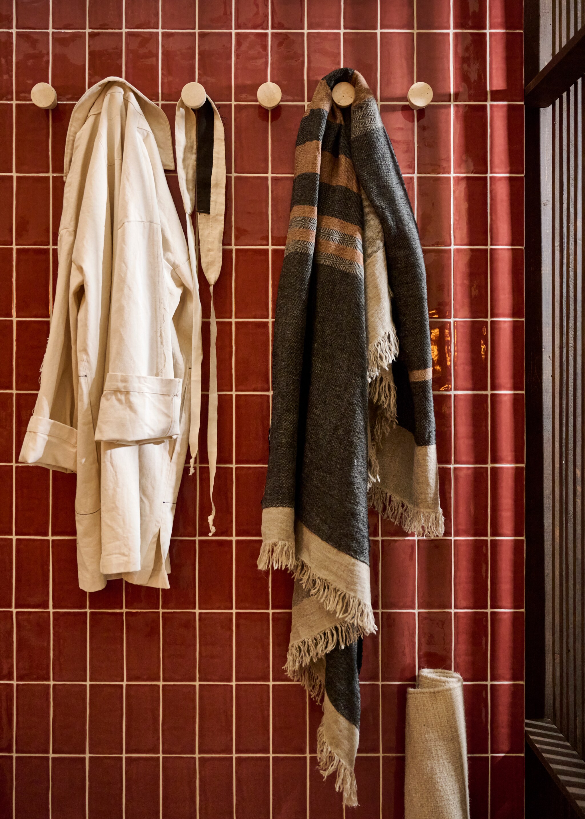 Wandtegels Pradolongo Garnet Brillo van Heritage vtwonen 07-2025 | styling Liza Wassenaar | fotografie Sjoerd Eickmans