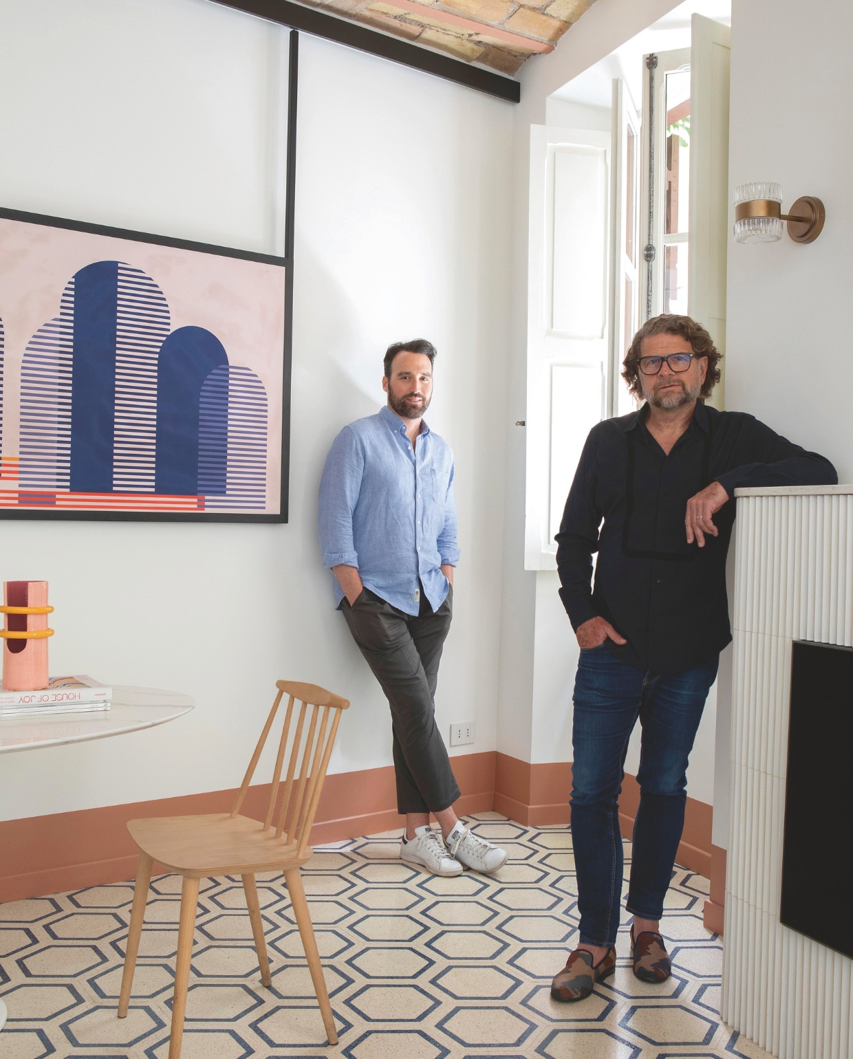 Bewoners bk How To uit Stijlvol wonen 4 Stijlvol Wonen 04-2025 | styling Francesca Sironi | fotografie Monica Spezia | tekstbewerking Tanne Donjarcour Gielen | prouctie Living Inside | tekst Francesca Sironi