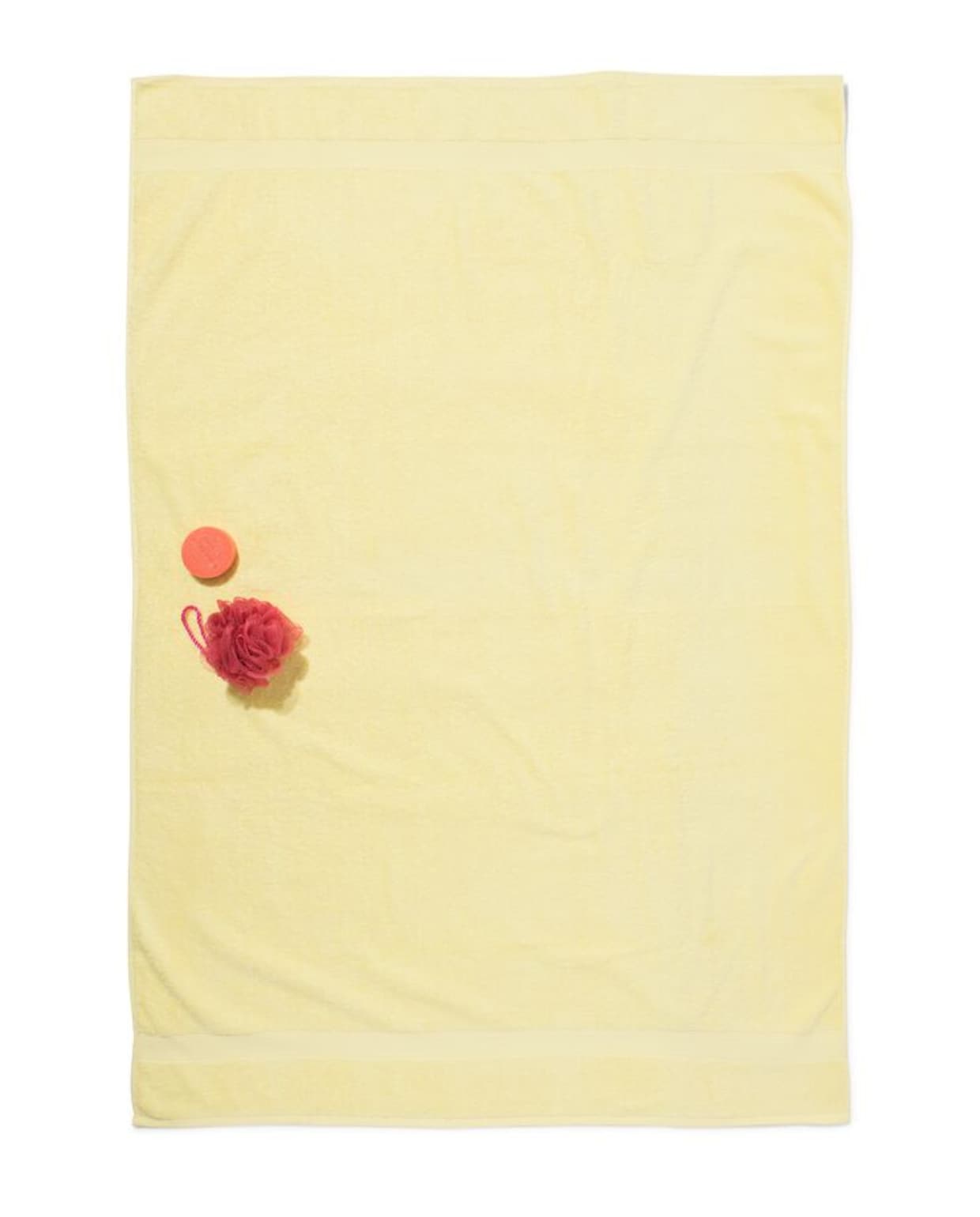 Katoenen handdoek, 100x150 cm €15,89,- (hema.nl). vtwonen
