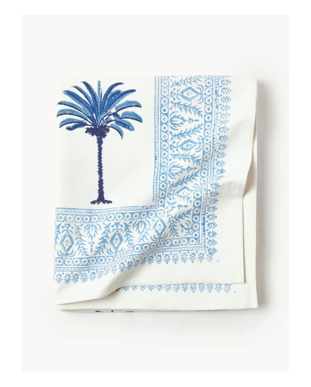 Westwing tafelkleed The Palms Les Ottomans, katoen, lichtblauw, 250x150 cm (lxb) € 169,-. ( westwing.nl) westwing.nl
