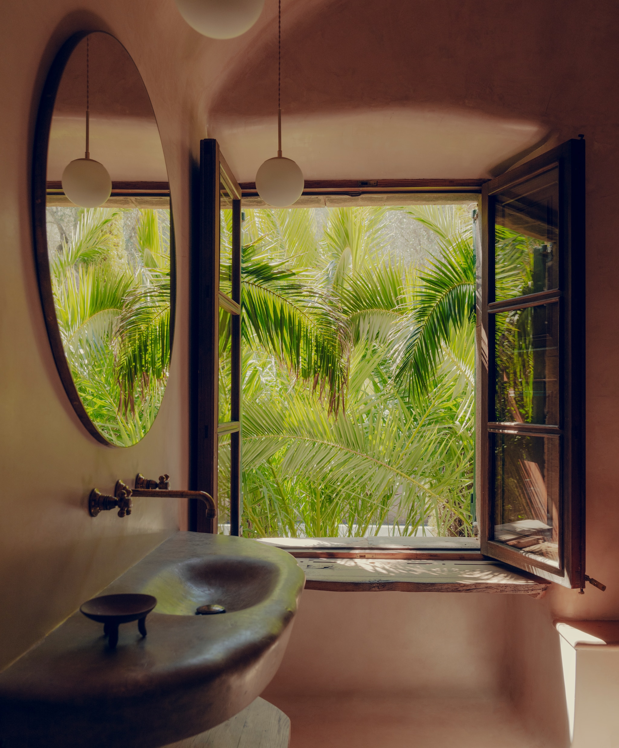 Wooninspiratie met een wowfactor in vtwonen 07-2025: Hotel Corazón op Mallorca. vtwonen 07-2025 | fotografie Alixe Lay