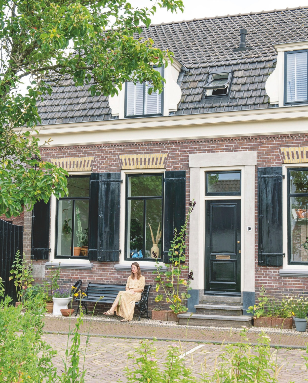 Tuinbank via Marktplaats. vtwonen 06-2025 | styling Jeske Weel | fotografie Caroline Coehorst