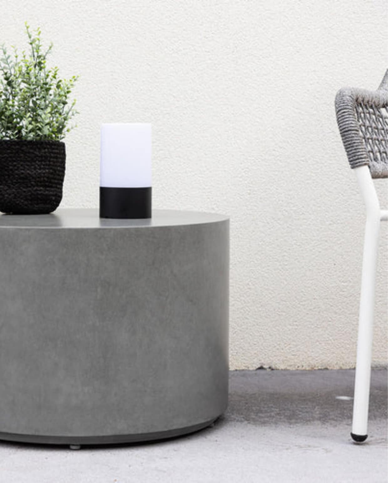 Shop via shop.vtwonen.nl: Rebellenclub tuin bijzettafel Uten, aluminium, grijs, 60 cm (Ø) € 319,-. Rebellenclub