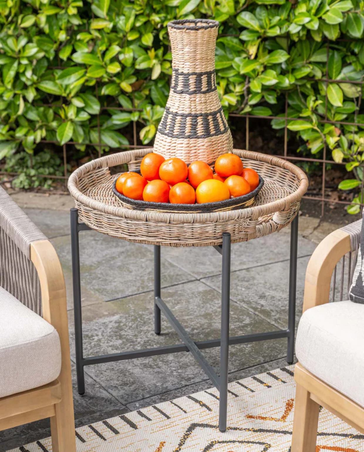 Shop via shop.vtwonen.nl: Garden Impressions bijzettafel Benidorm, aluminium en wicker, black natural, 60x50 cm (Øxh) € 99,-. Garden Impressions