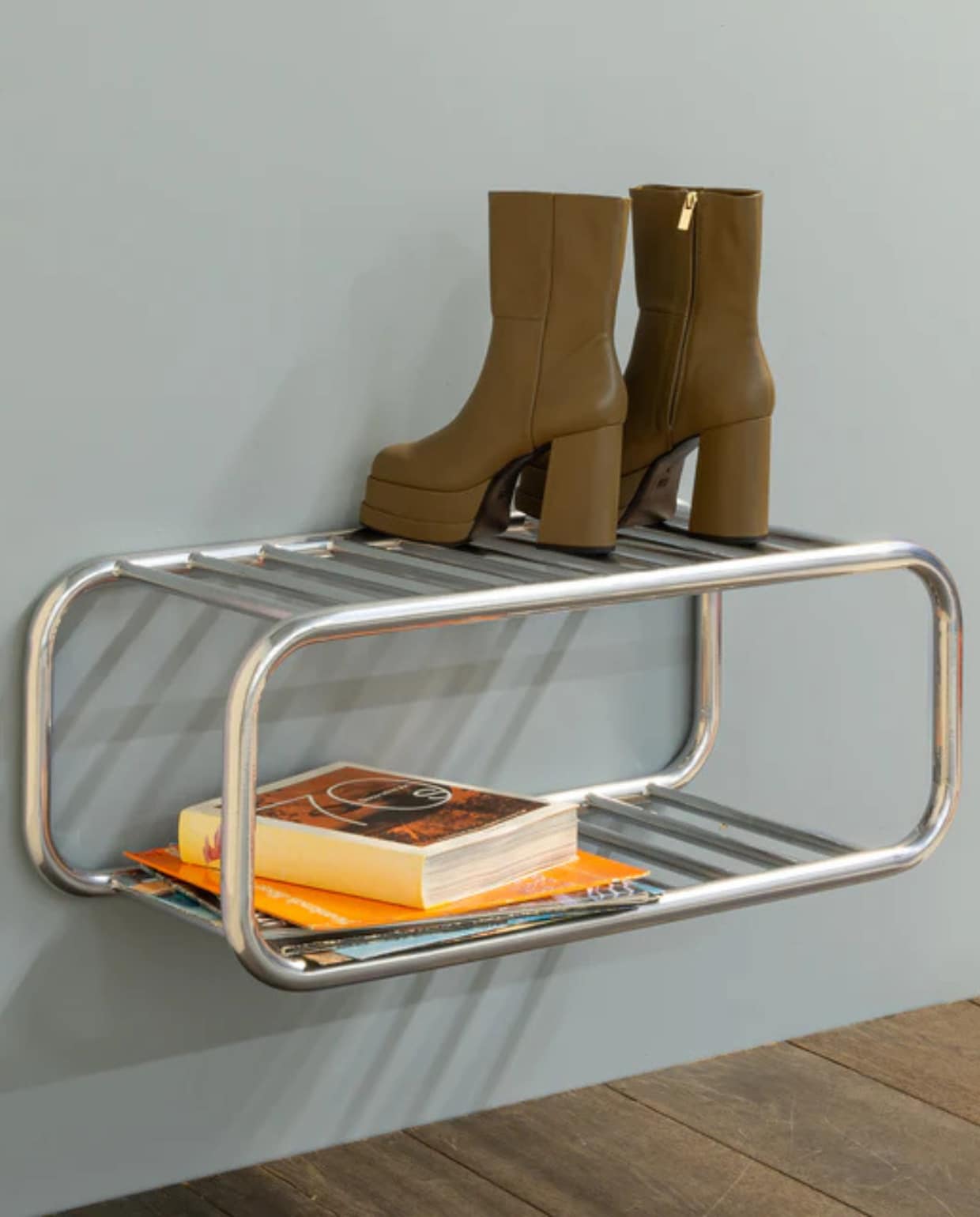 Shop via shop.vtwonen.nl: Spinder Design schoenenrek Retro, staal, groovy chrome, 72x35x28 cm (bxdxh) € 249,-. Spinder Design