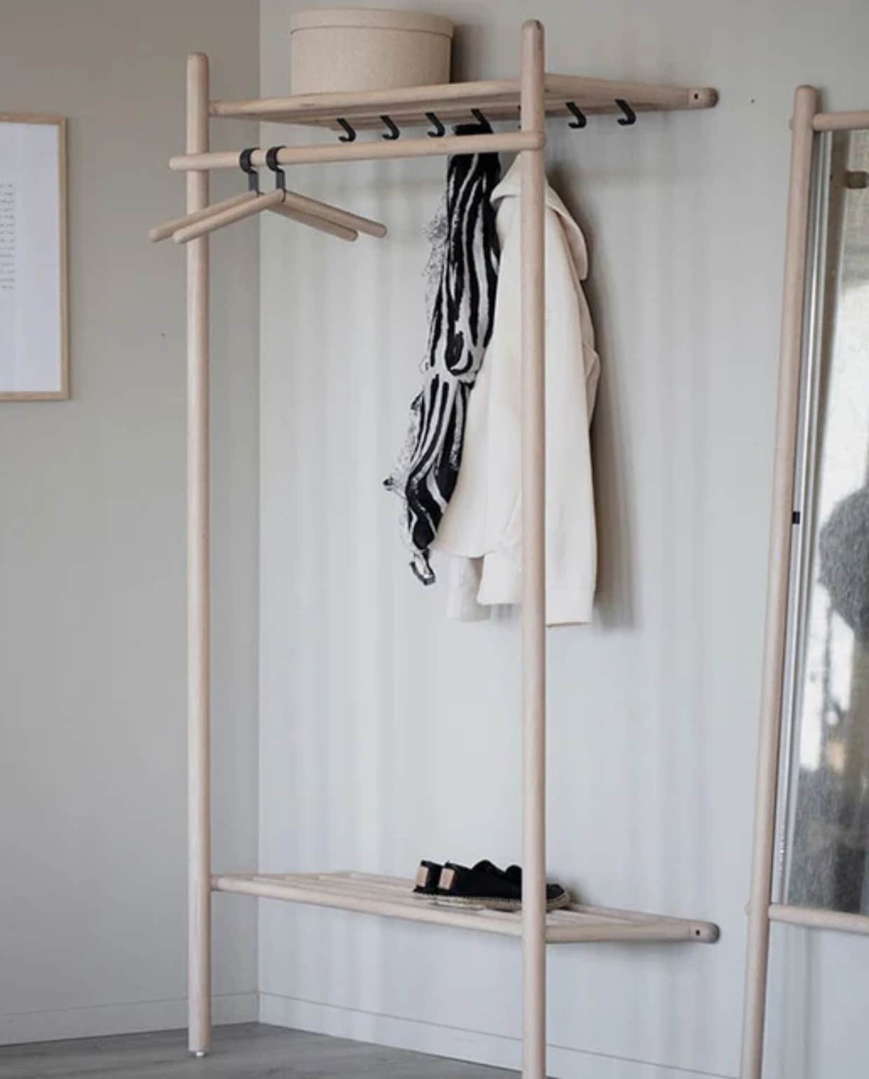 Shop via shop.vtwonen.nl: Rowico Home kledingrek Milford, eikenhout, whitewash, 91x39x181 cm (bxdxh) € 279,-. Rowico Home