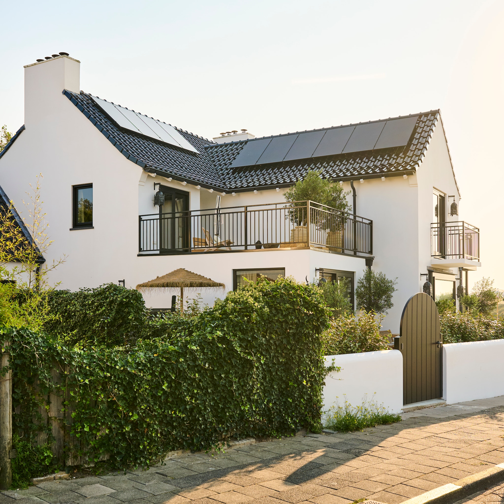zomers genieten binnenkijken in een mediterraans strandhuis in zandvoort