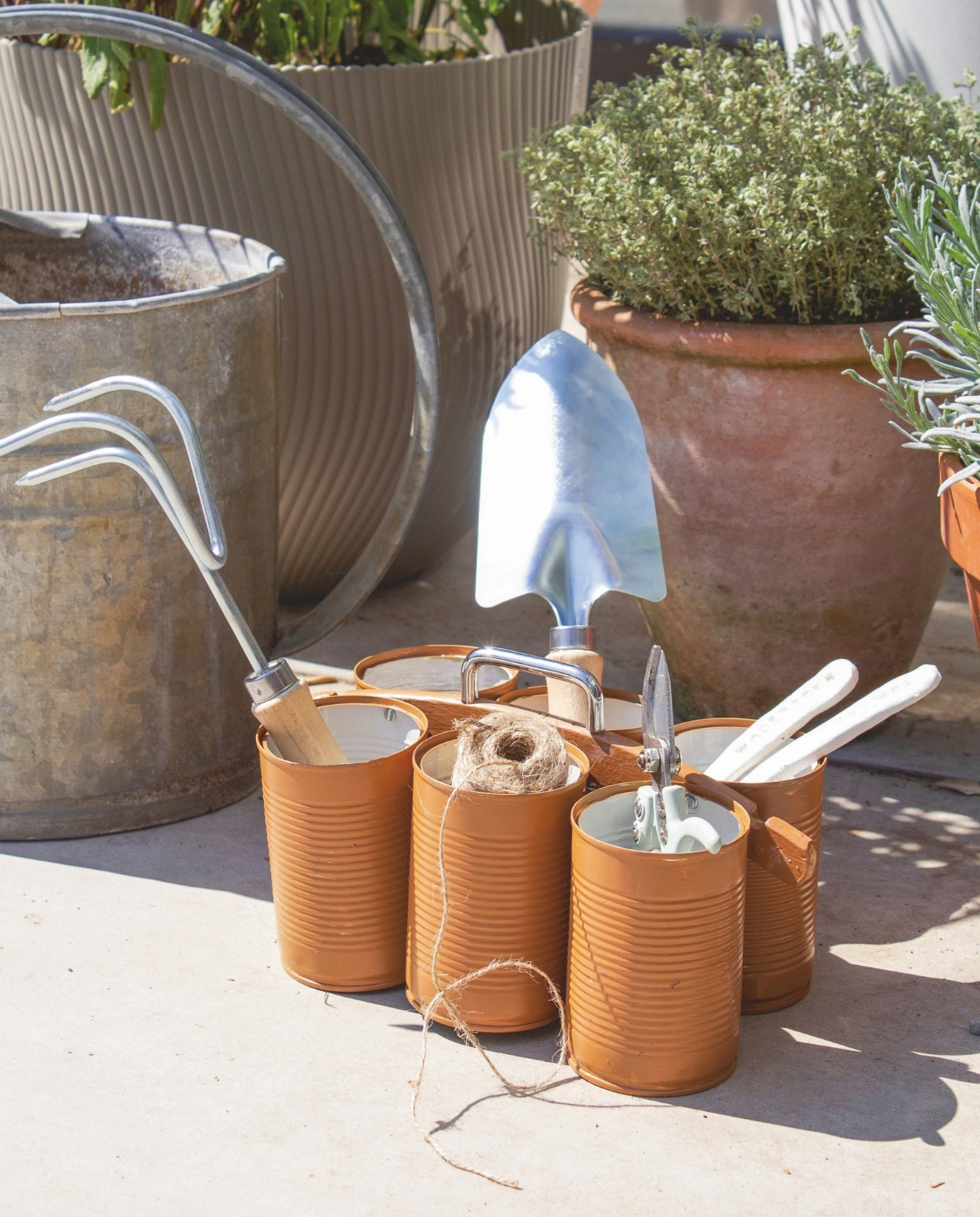 Handschep en handhark Intratuin. Overig privébezit. vtwonen 07-2025 | styling & fotografie Valerie Paas