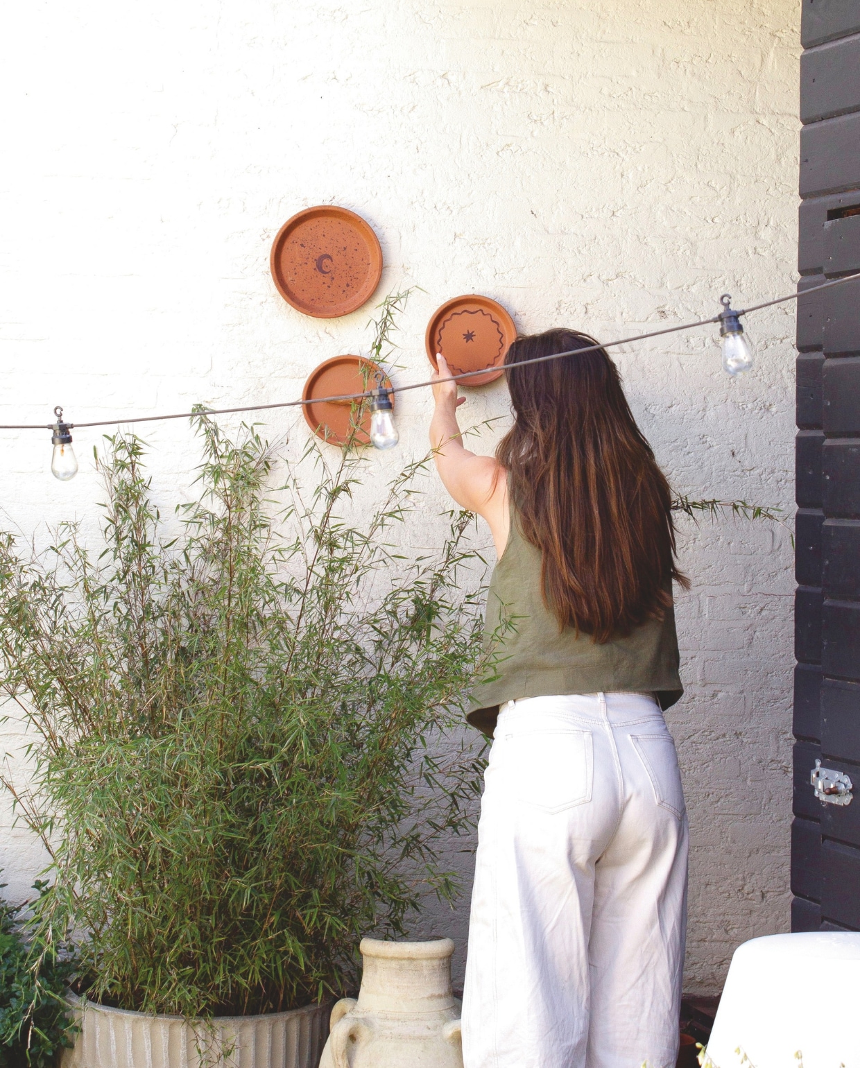 Plantenschotels Intratuin, lichtsnoer Karwei vtwonen 07-2025 | styling & fotografie Valerie Paas