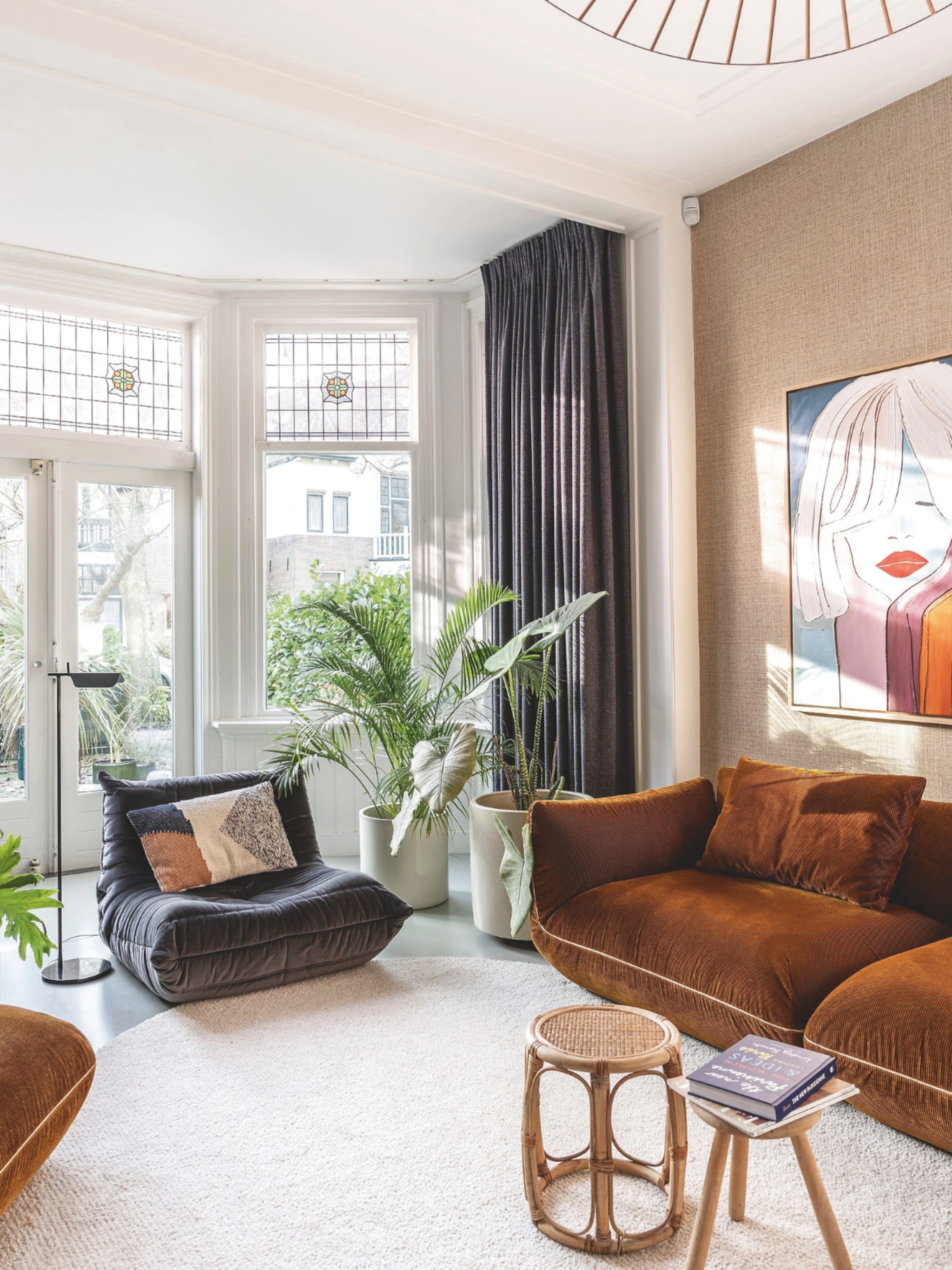 binnenkijken in een sfeervol huis uit 1916 vol mid century design en aardse tinten