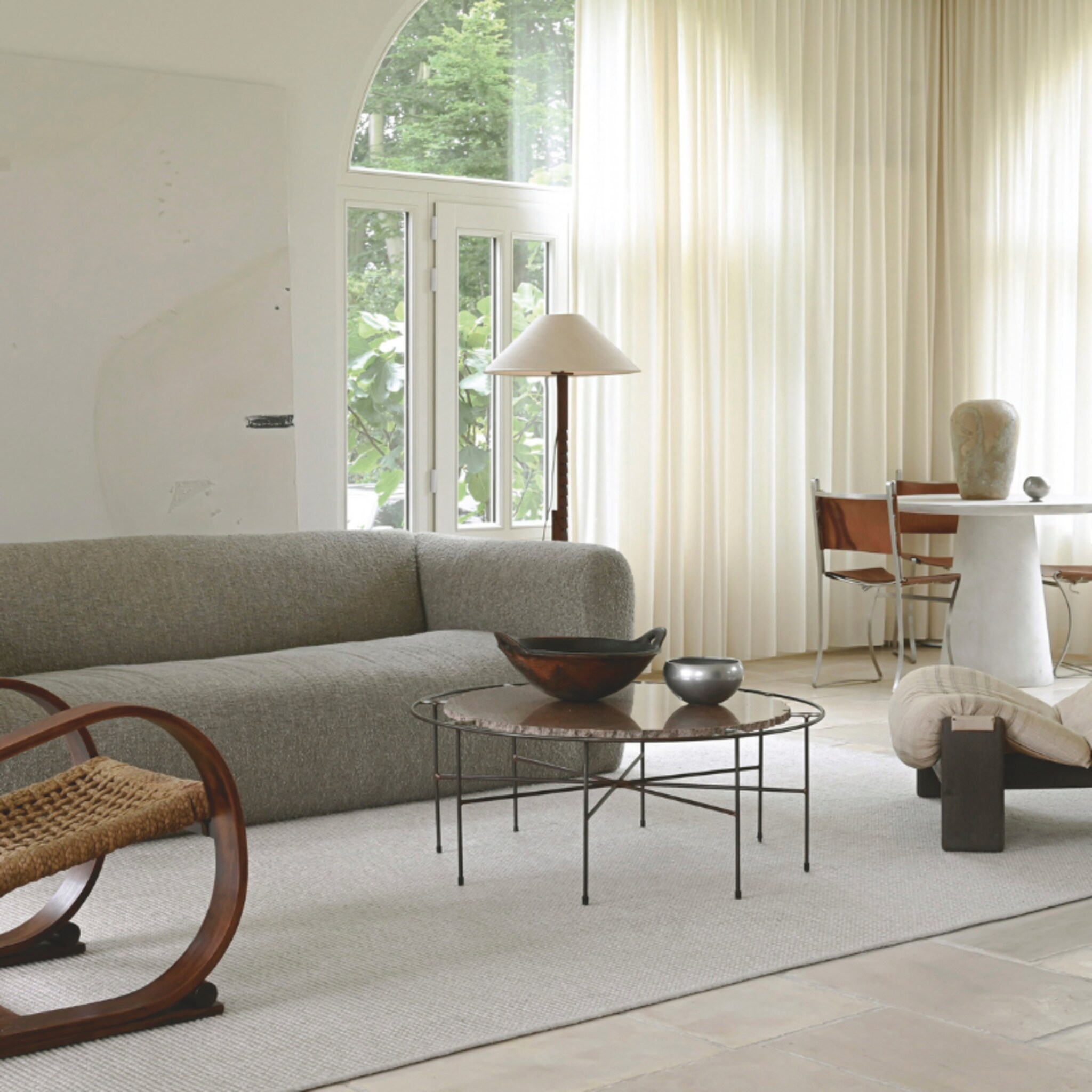 binnenkijken authentieke en warm minimalistische villa
