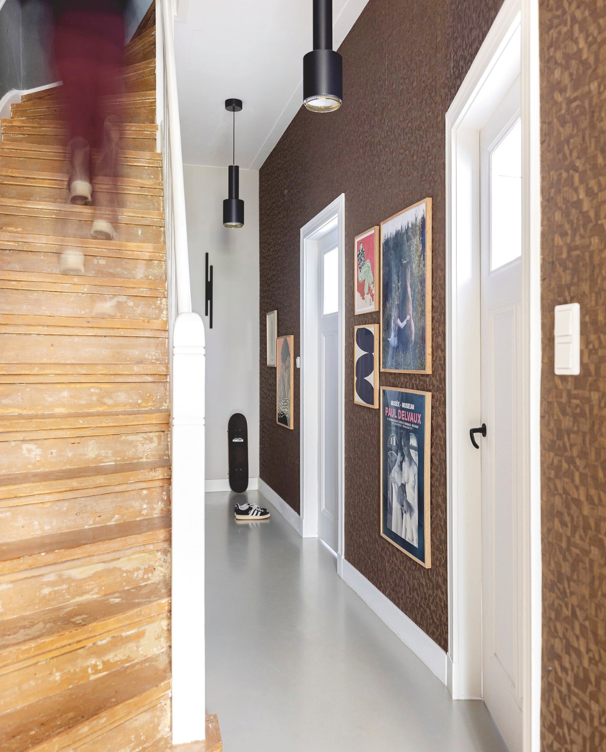 Lampen Artek, wandlamp Wever & Ducré. Behang Casamance. vtwonen 7-2025 | fotografie Margriet Hoekstra | styling Room Rebelle