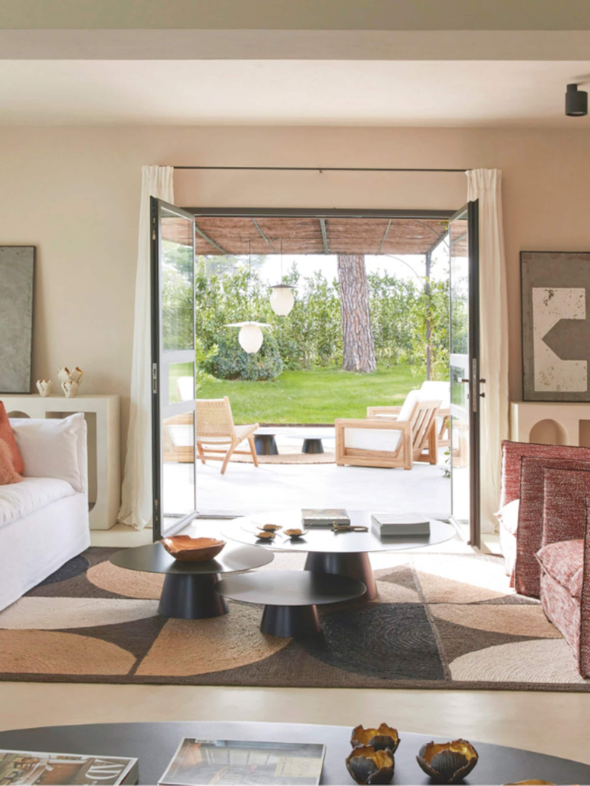 licht lucht en loom leven kijk binnen in een villa in de italiaanse heuvels