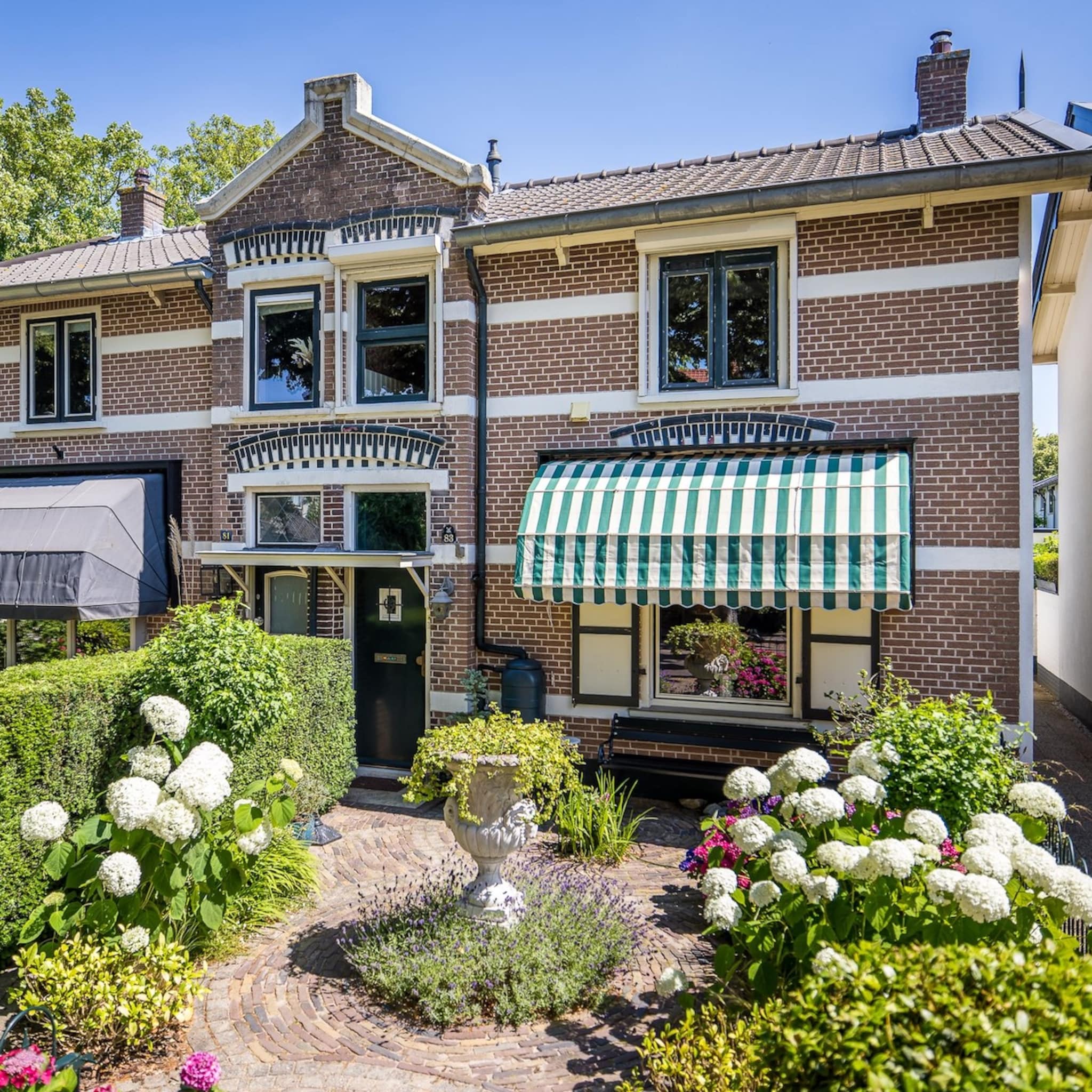 gespot dit modern klassieke interieur straalt tijdloze elegantie uit